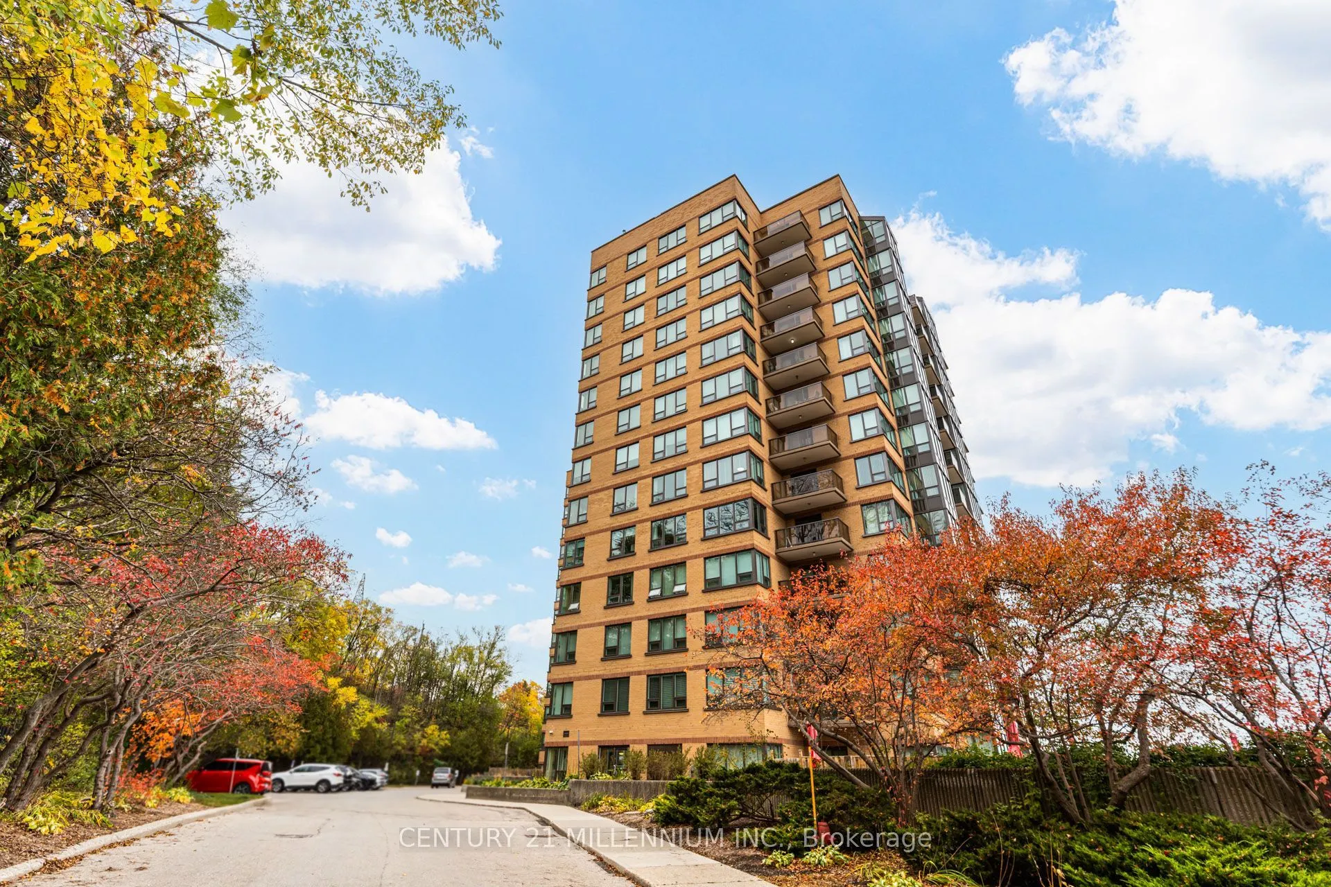 237 King Street W #909