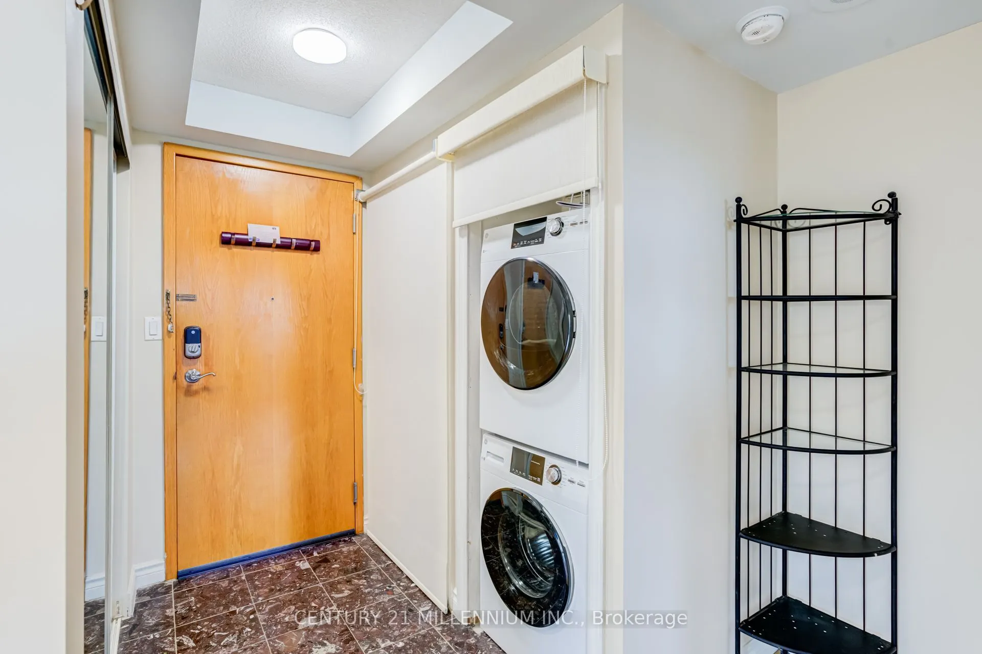 237 King Street W #909