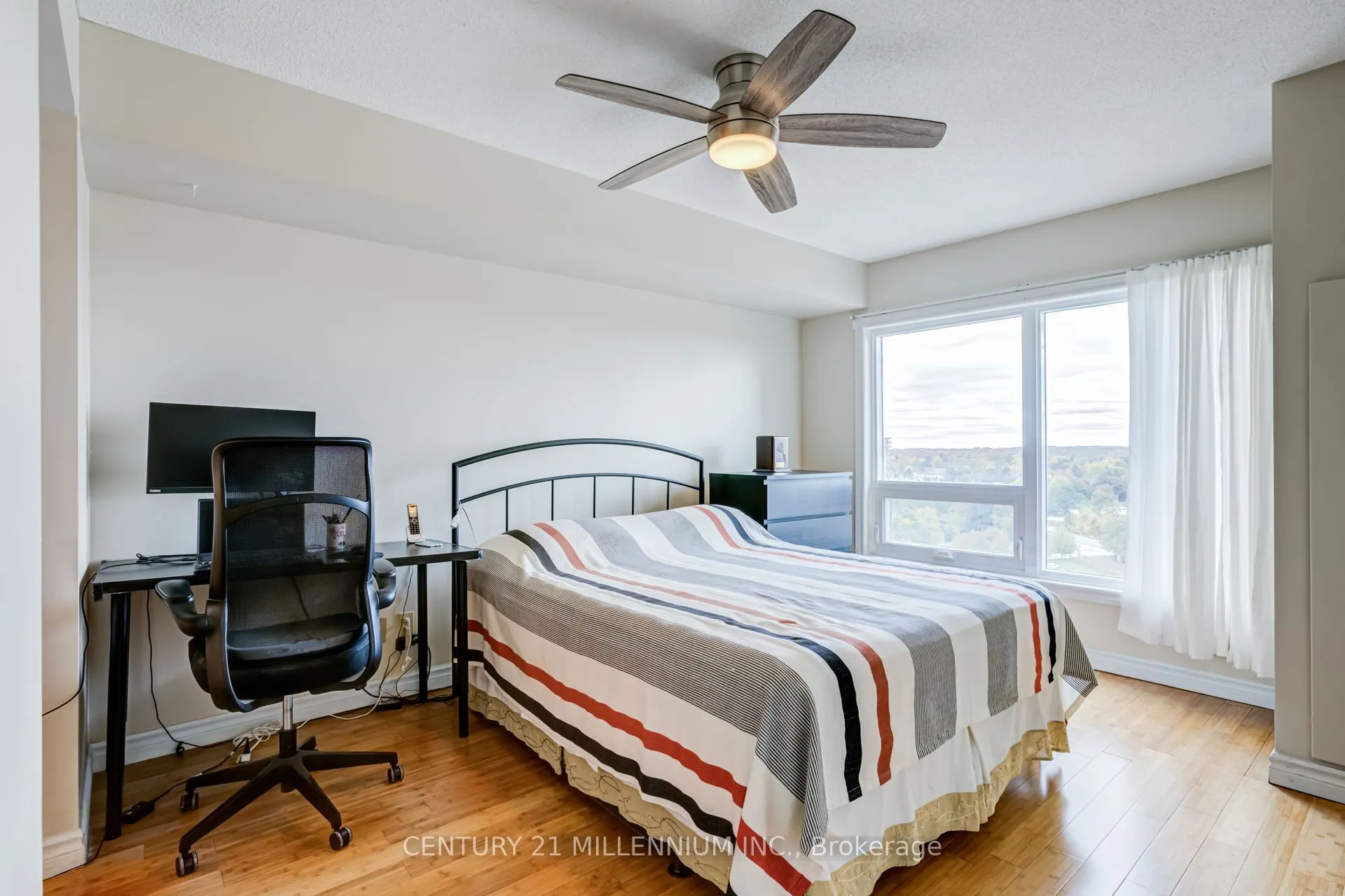 237 King Street W #909