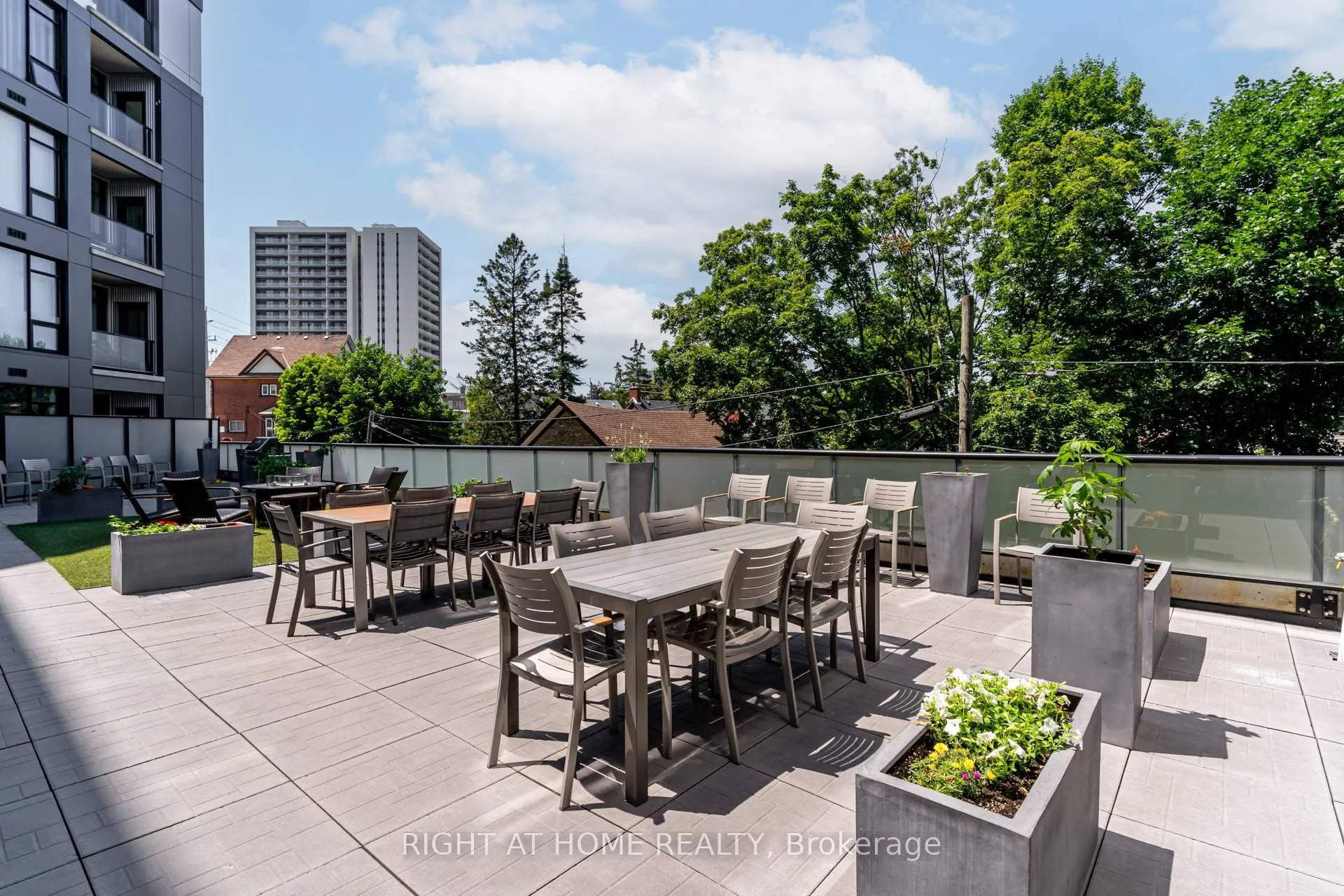 690 King Street W #103