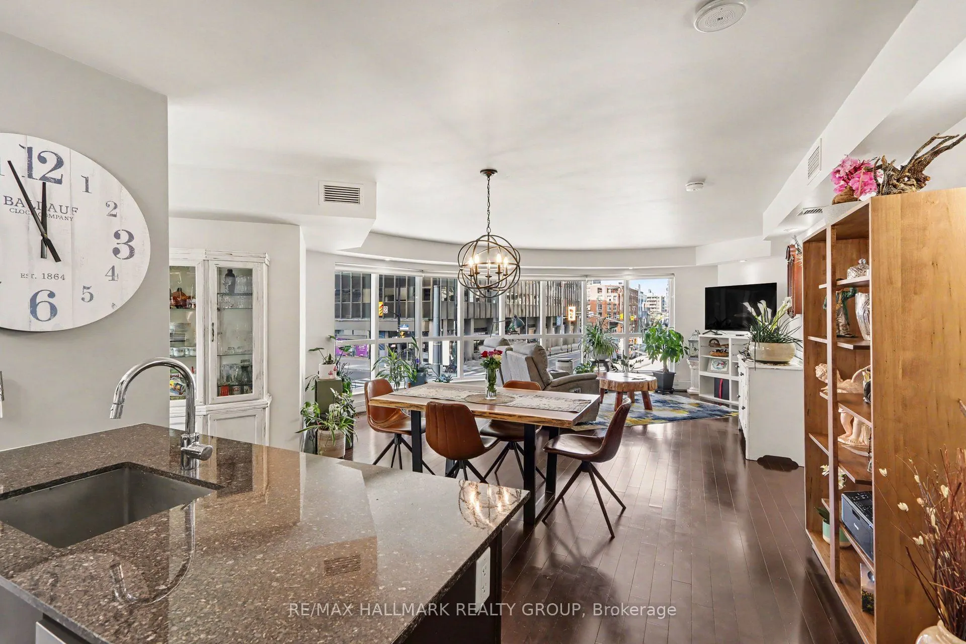 242 Rideau Street #201