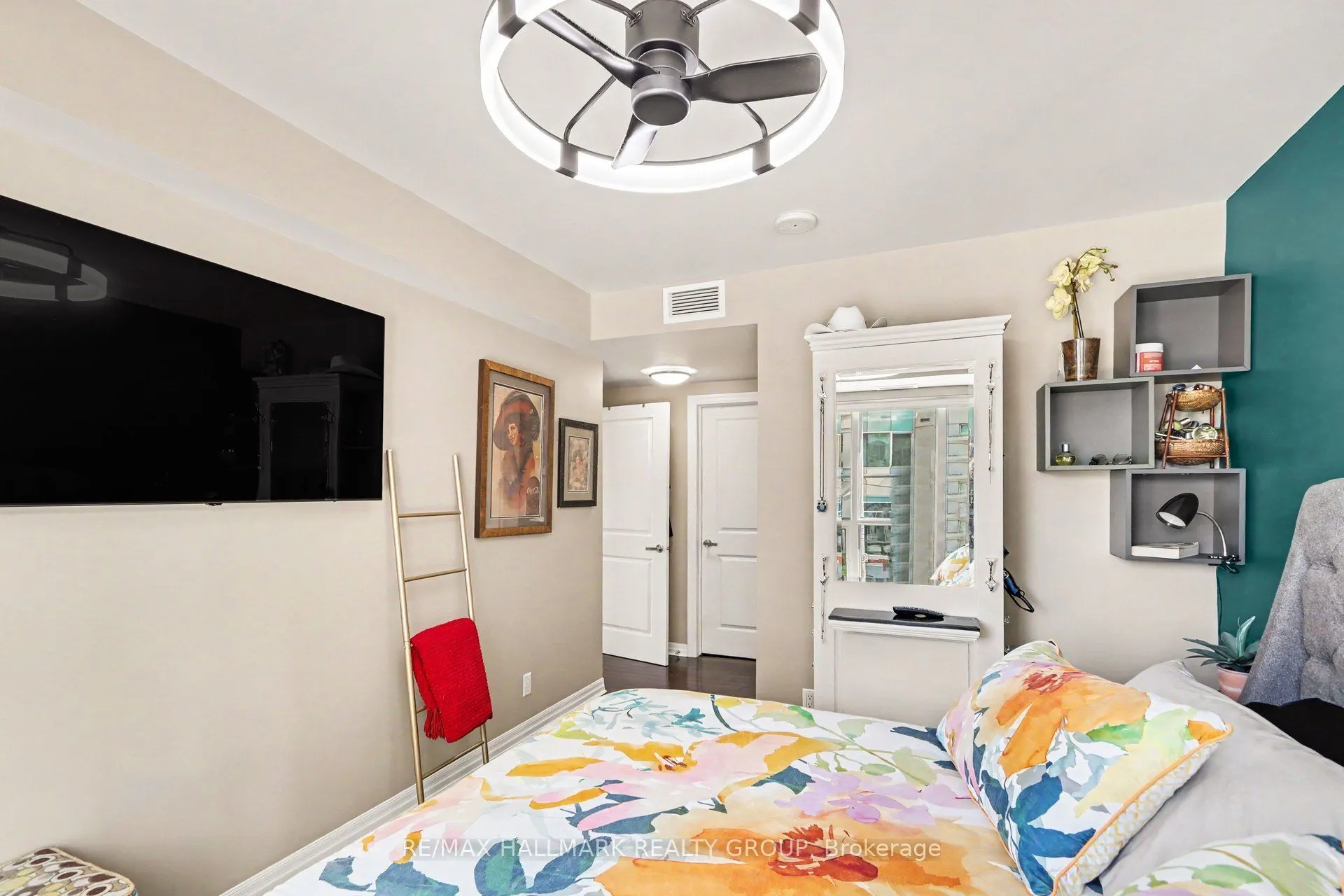 242 Rideau Street #201