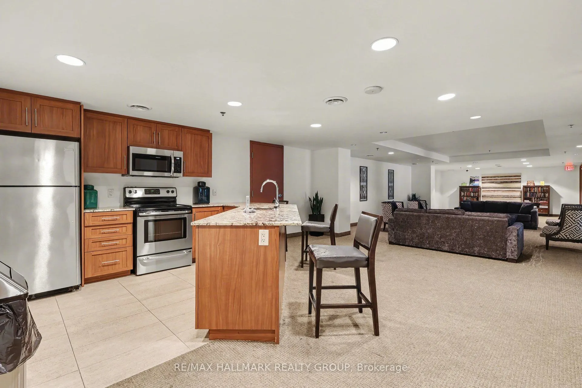 242 Rideau Street #201