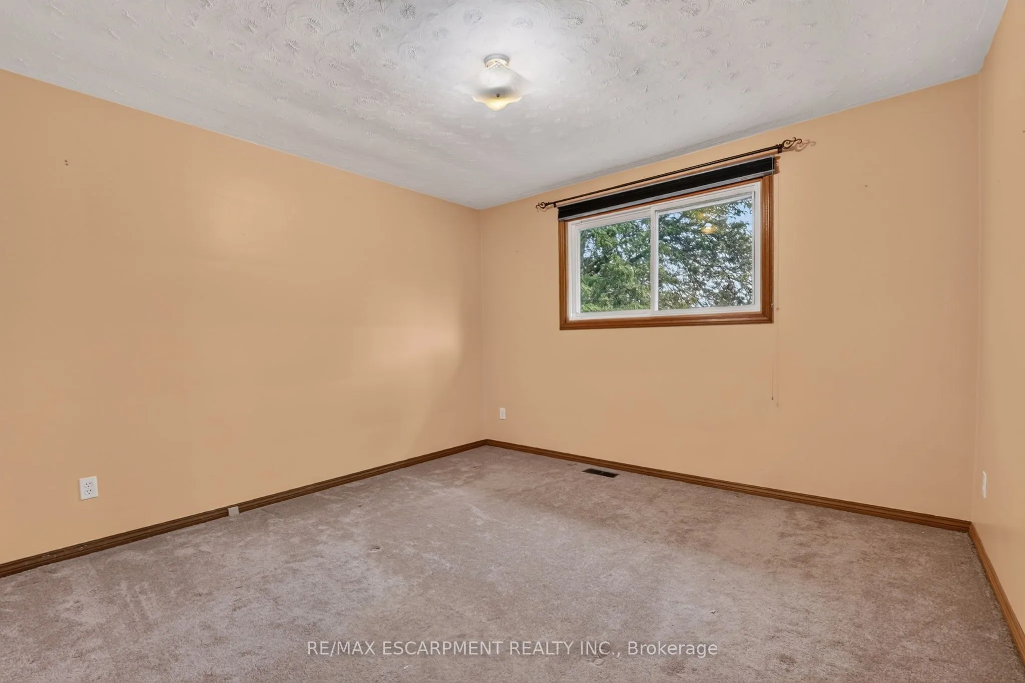 5 Brooks Circle