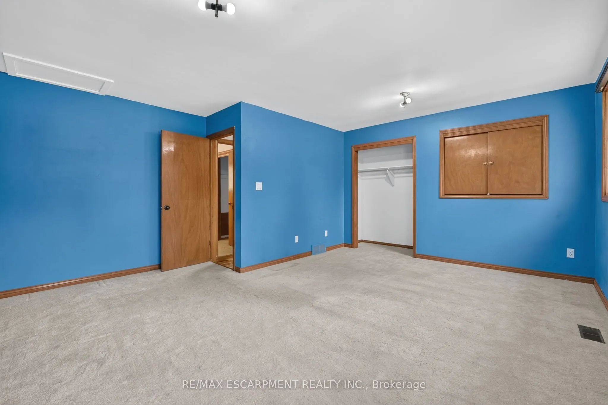 5 Brooks Circle
