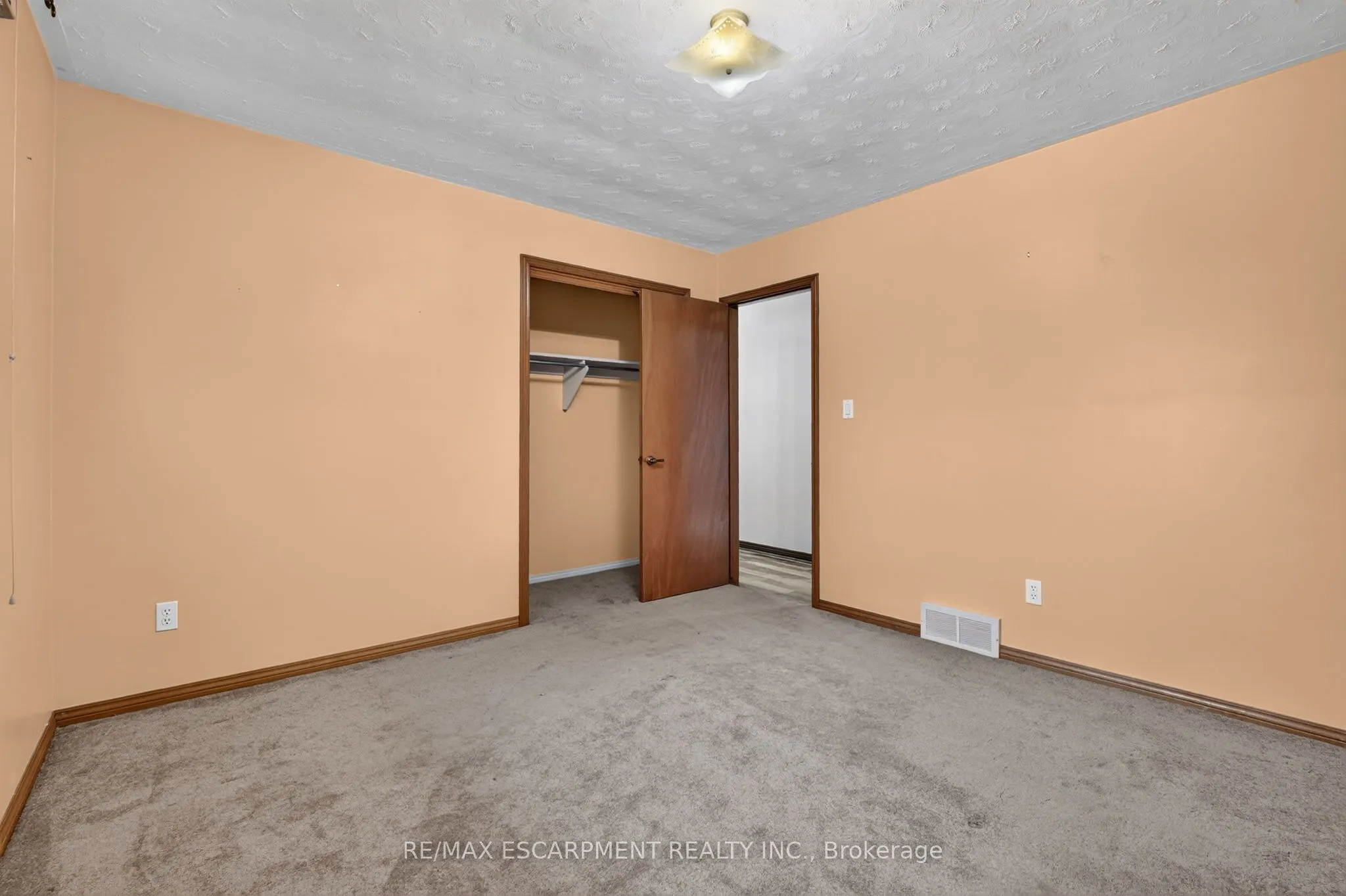 5 Brooks Circle