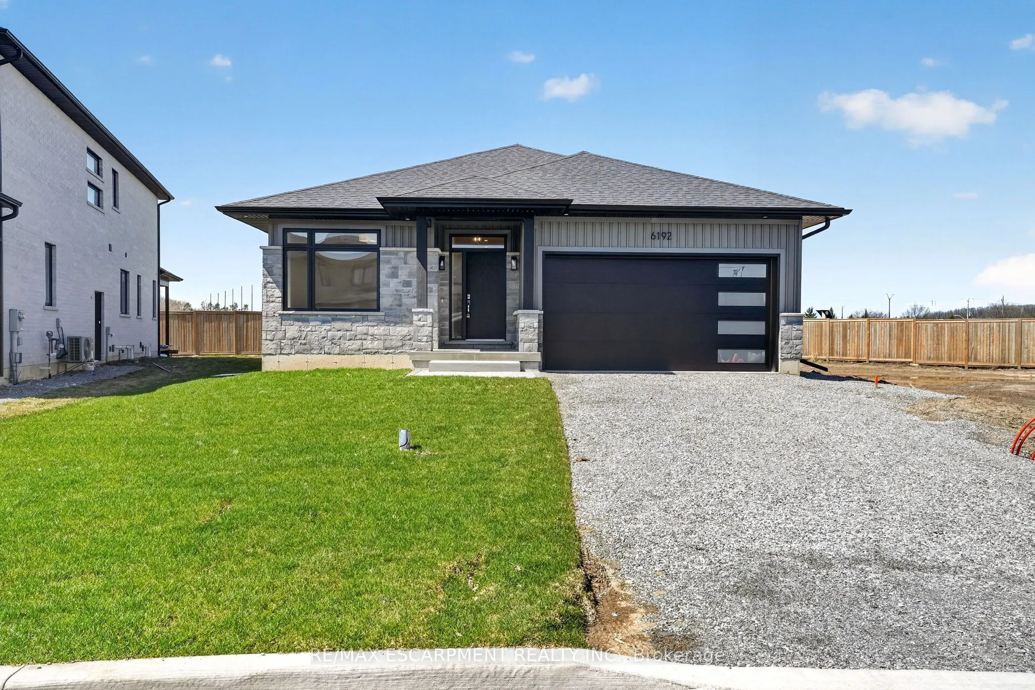 6192 Curlin Crescent
