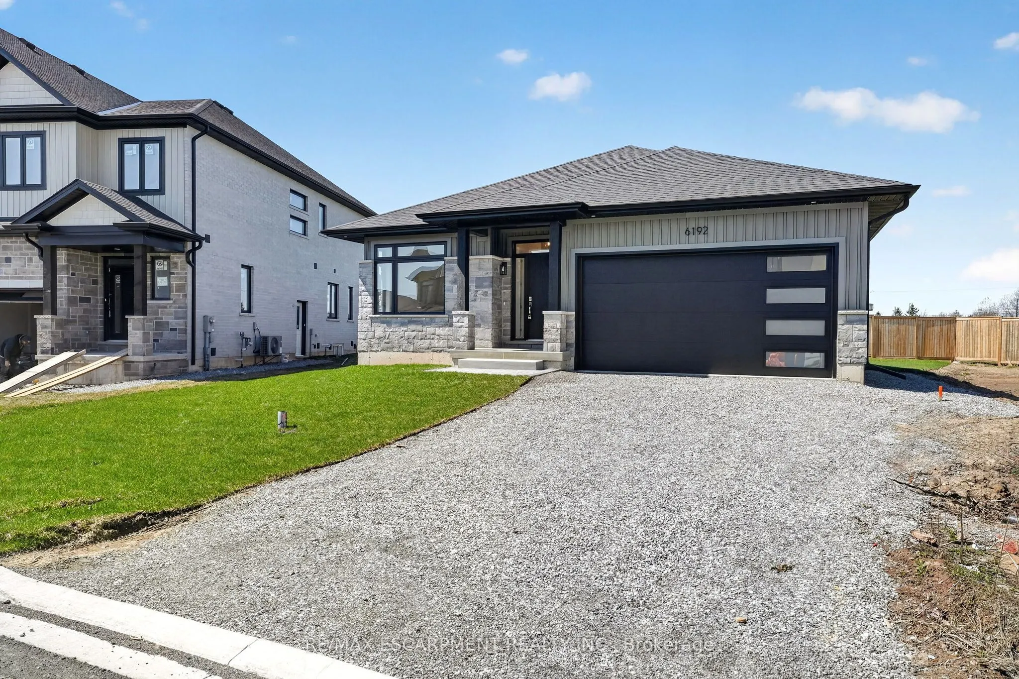 6192 Curlin Crescent