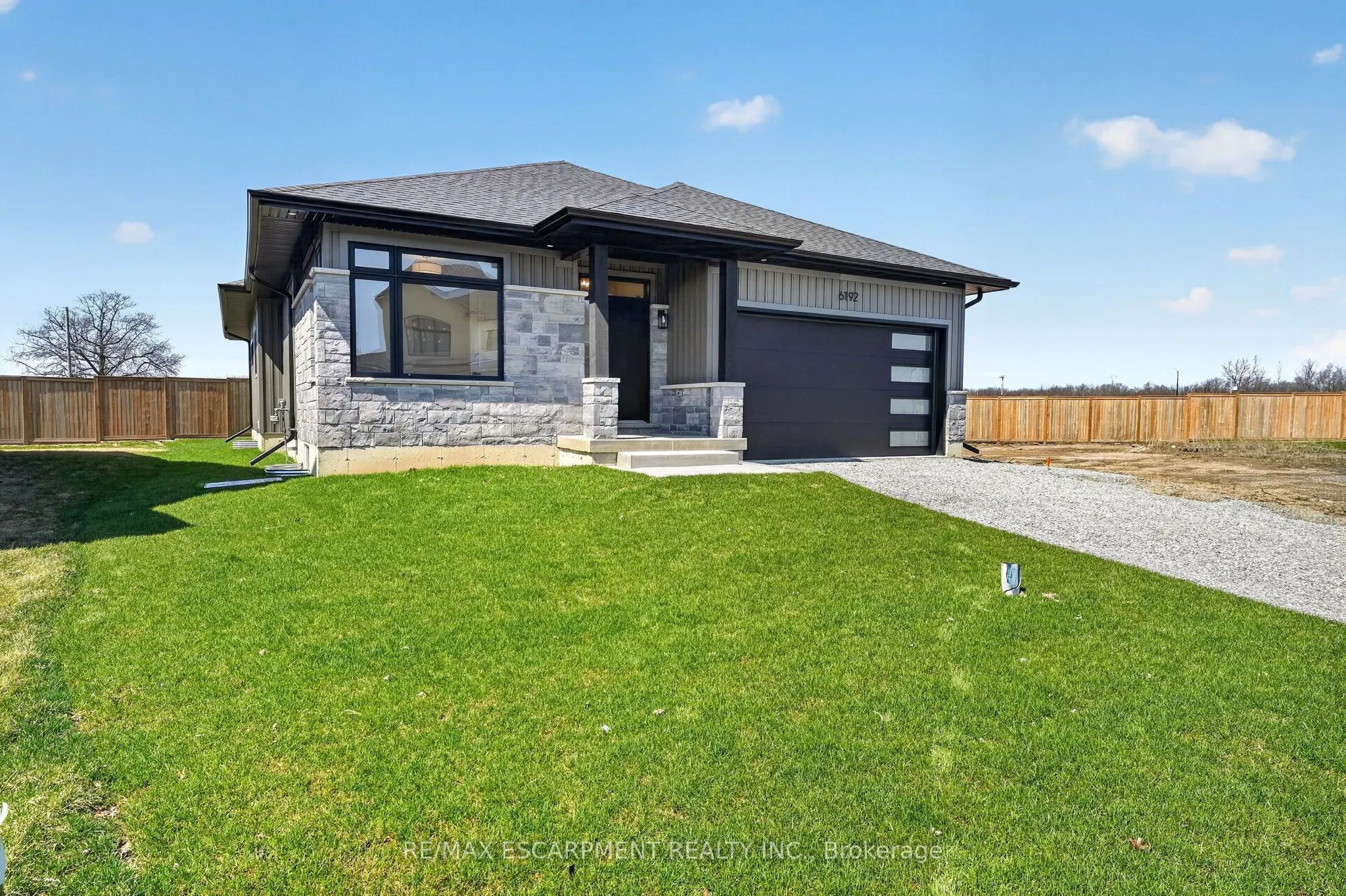 6192 Curlin Crescent