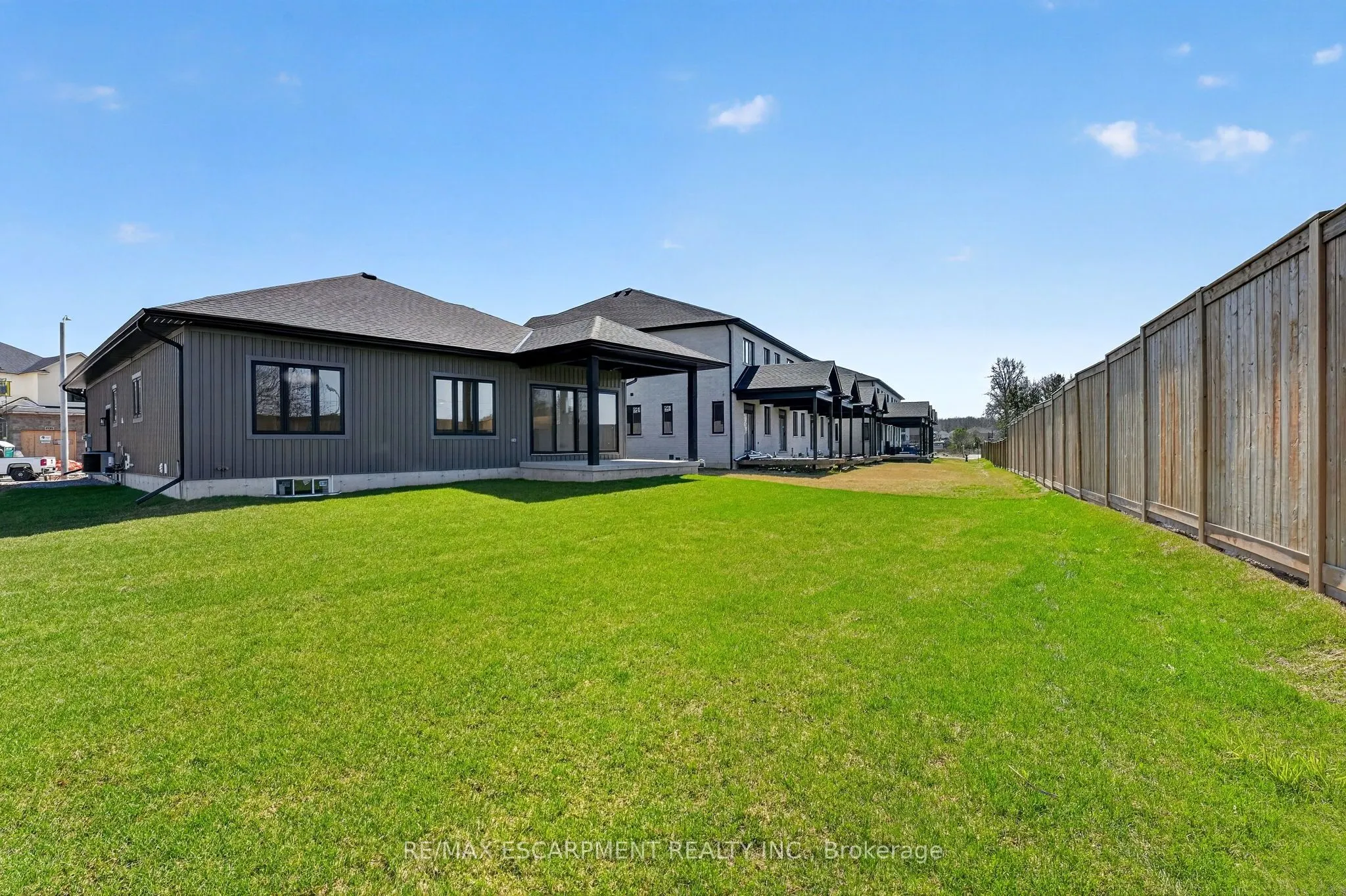 6192 Curlin Crescent