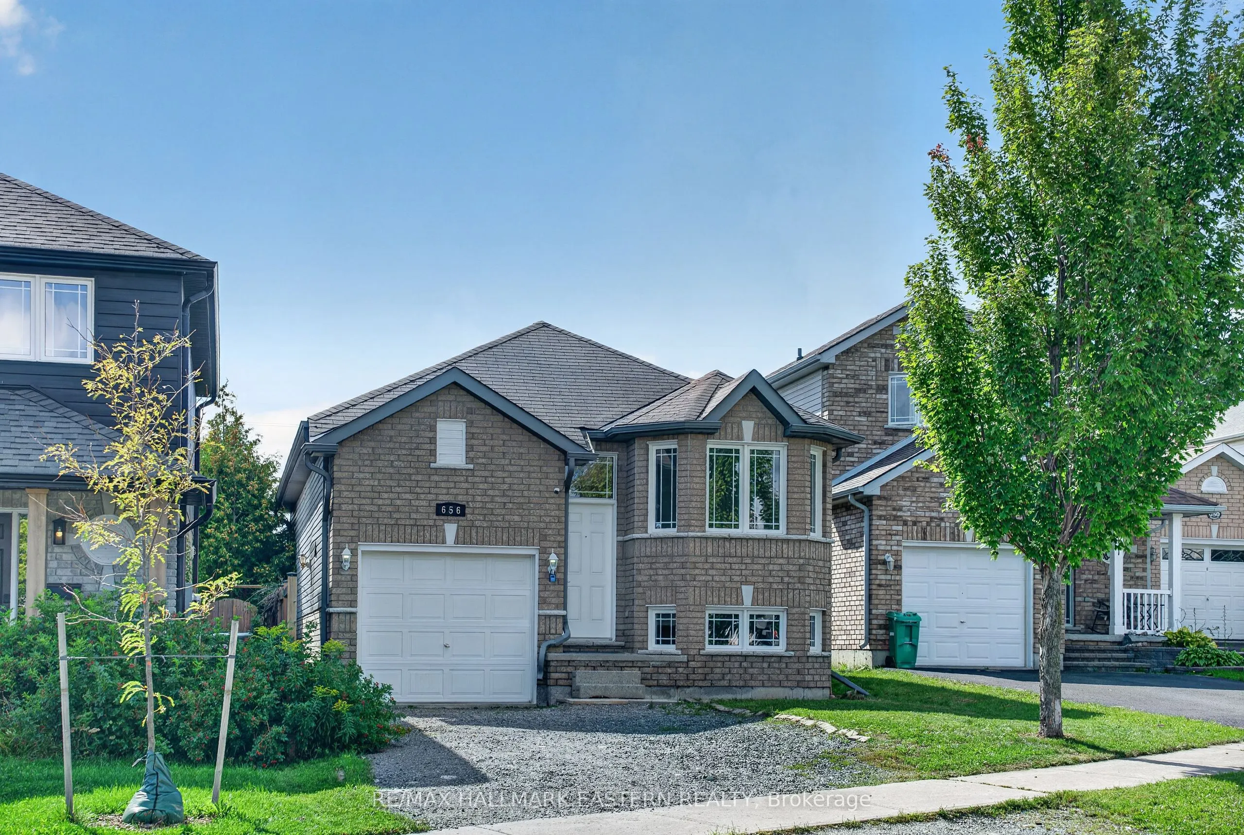 656 CLANCY Crescent