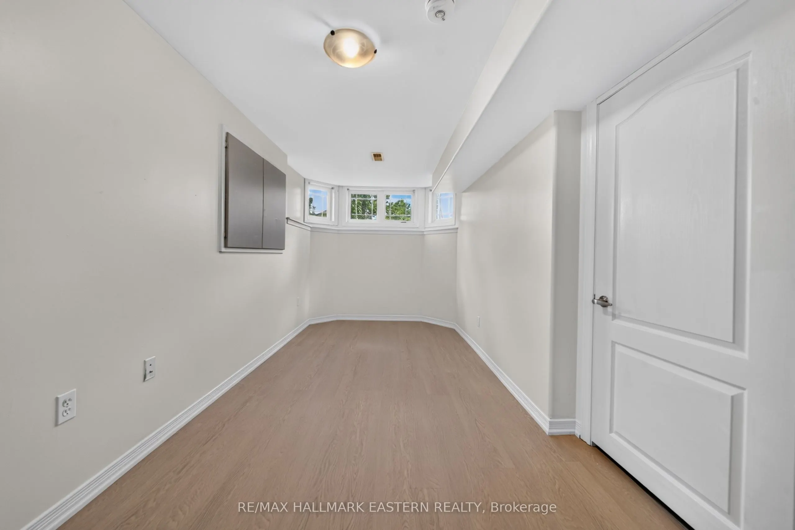 656 CLANCY Crescent