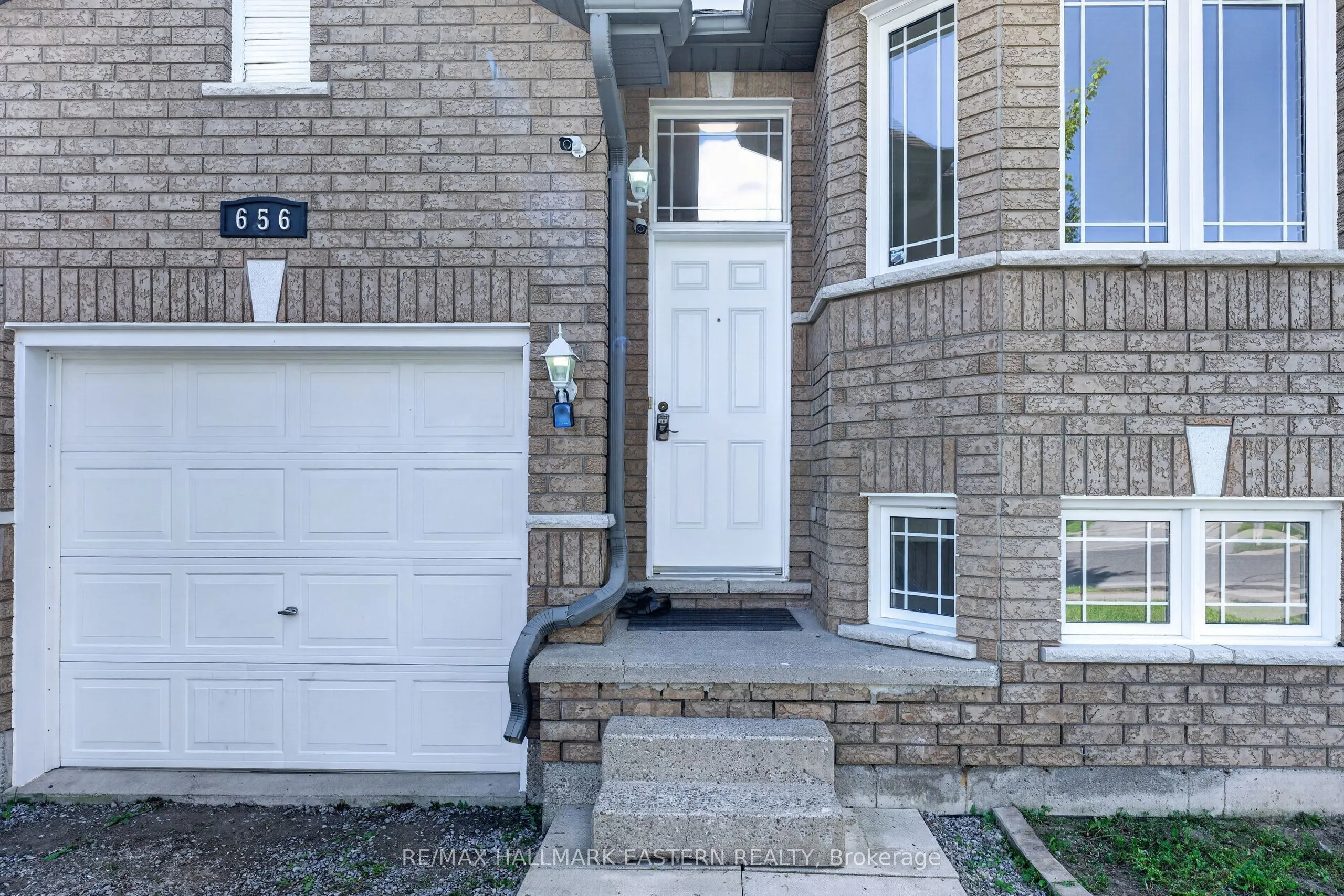 656 CLANCY Crescent