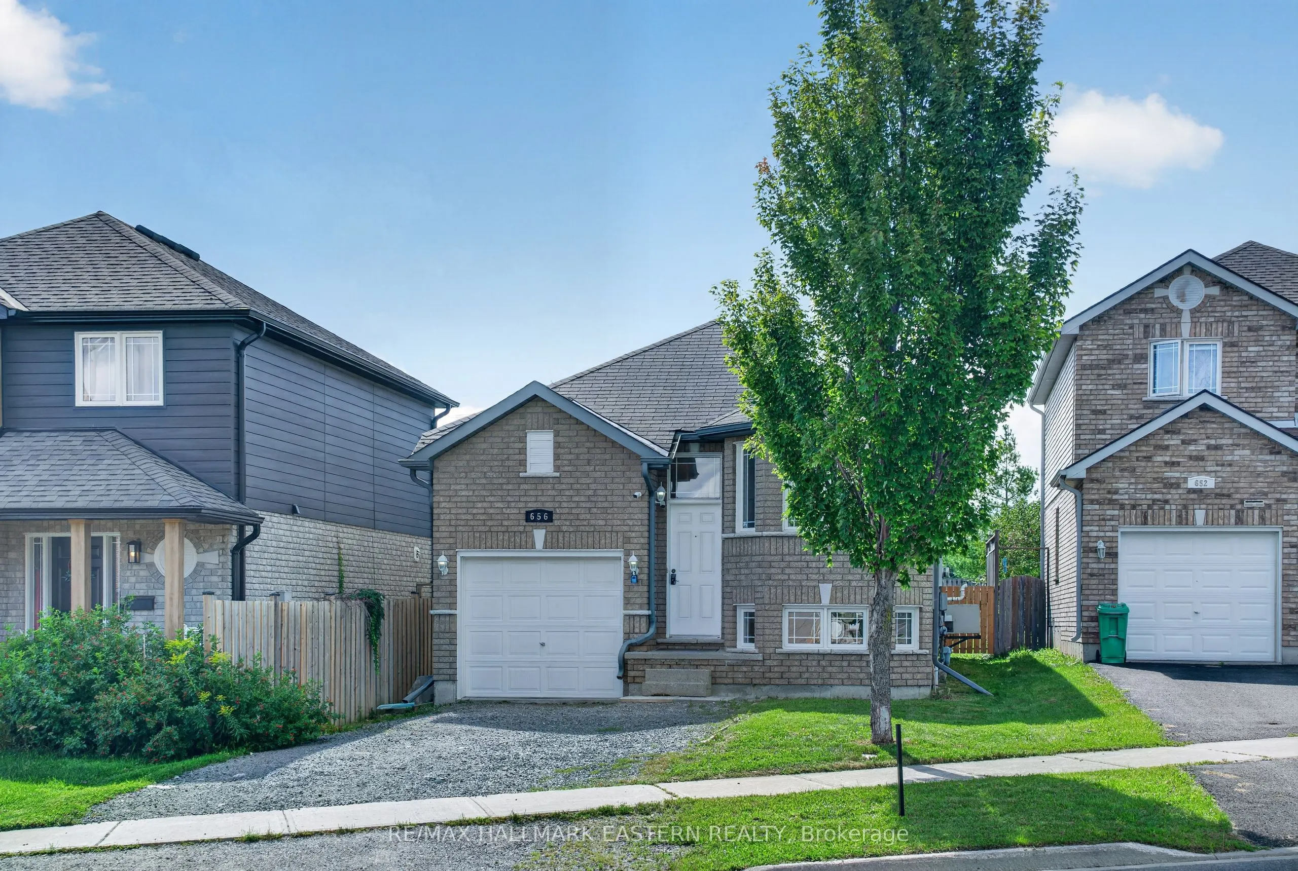 656 CLANCY Crescent