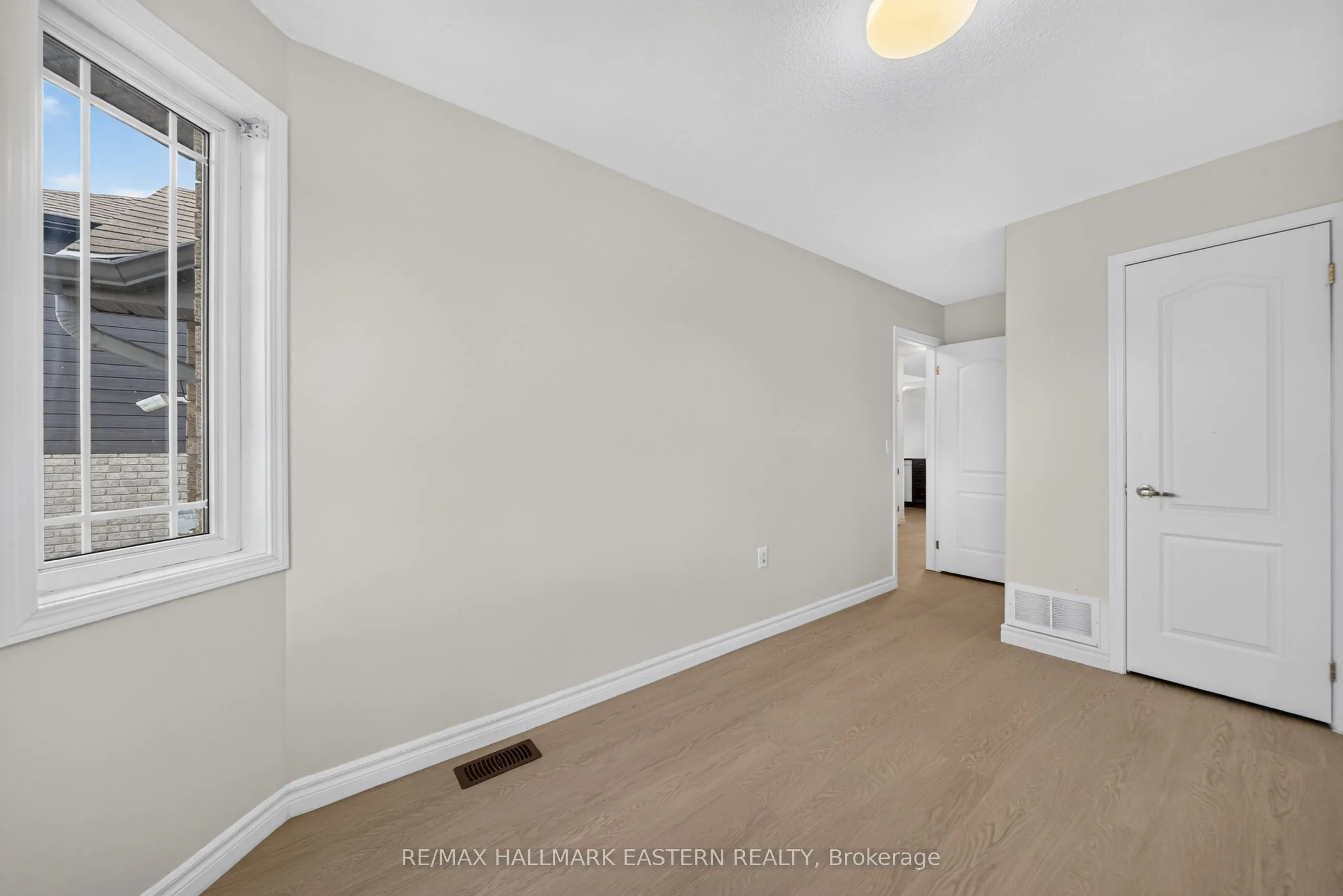 656 CLANCY Crescent