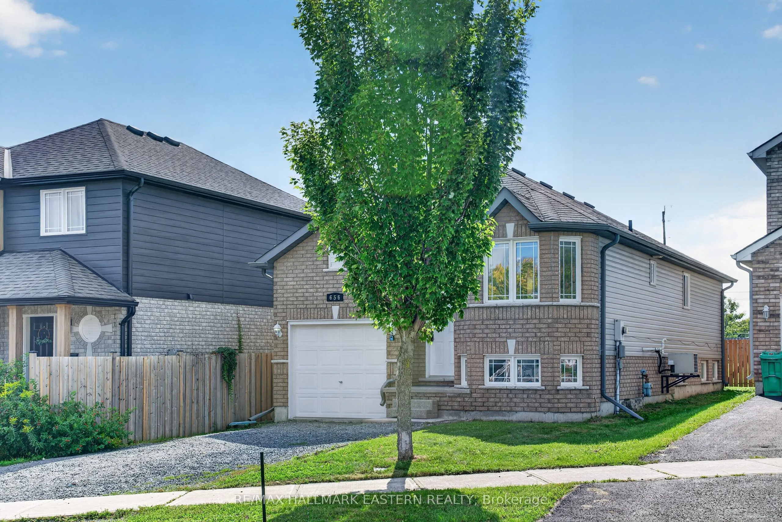 656 CLANCY Crescent