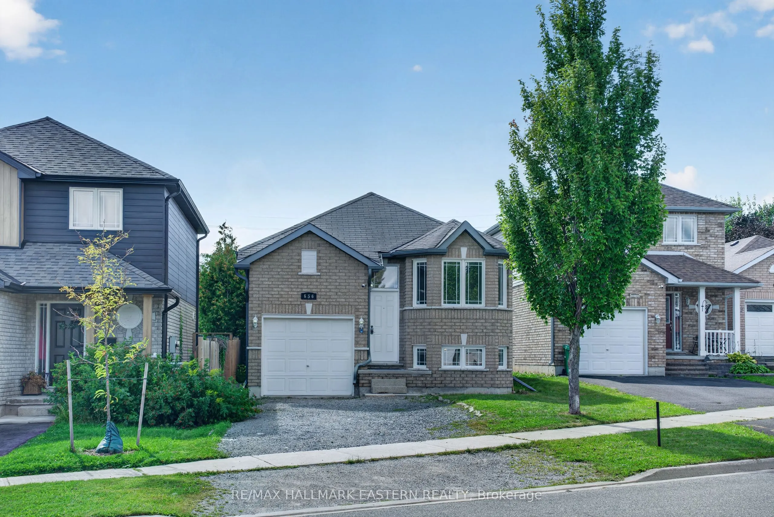 656 CLANCY Crescent
