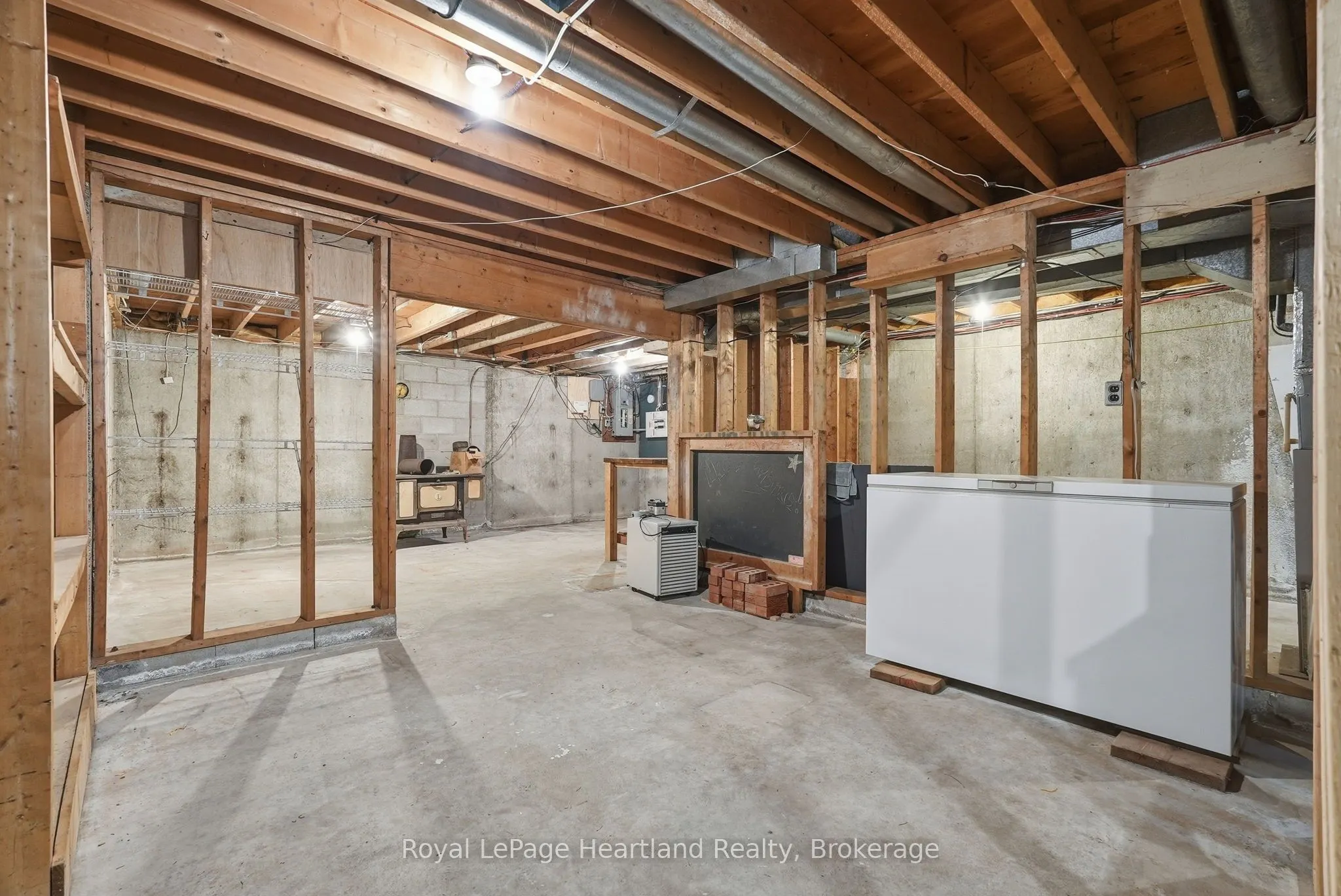 62 King Street N