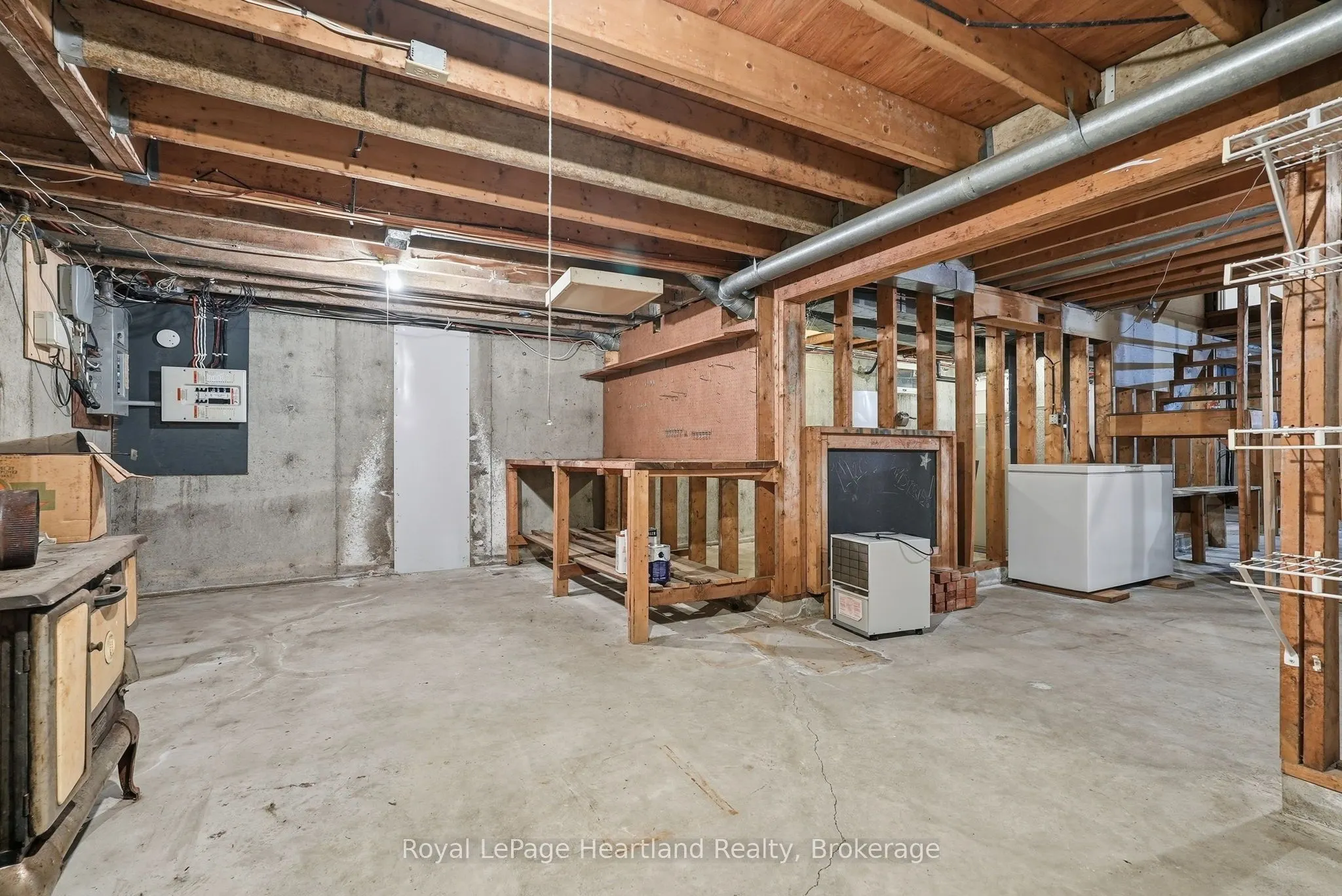62 King Street N