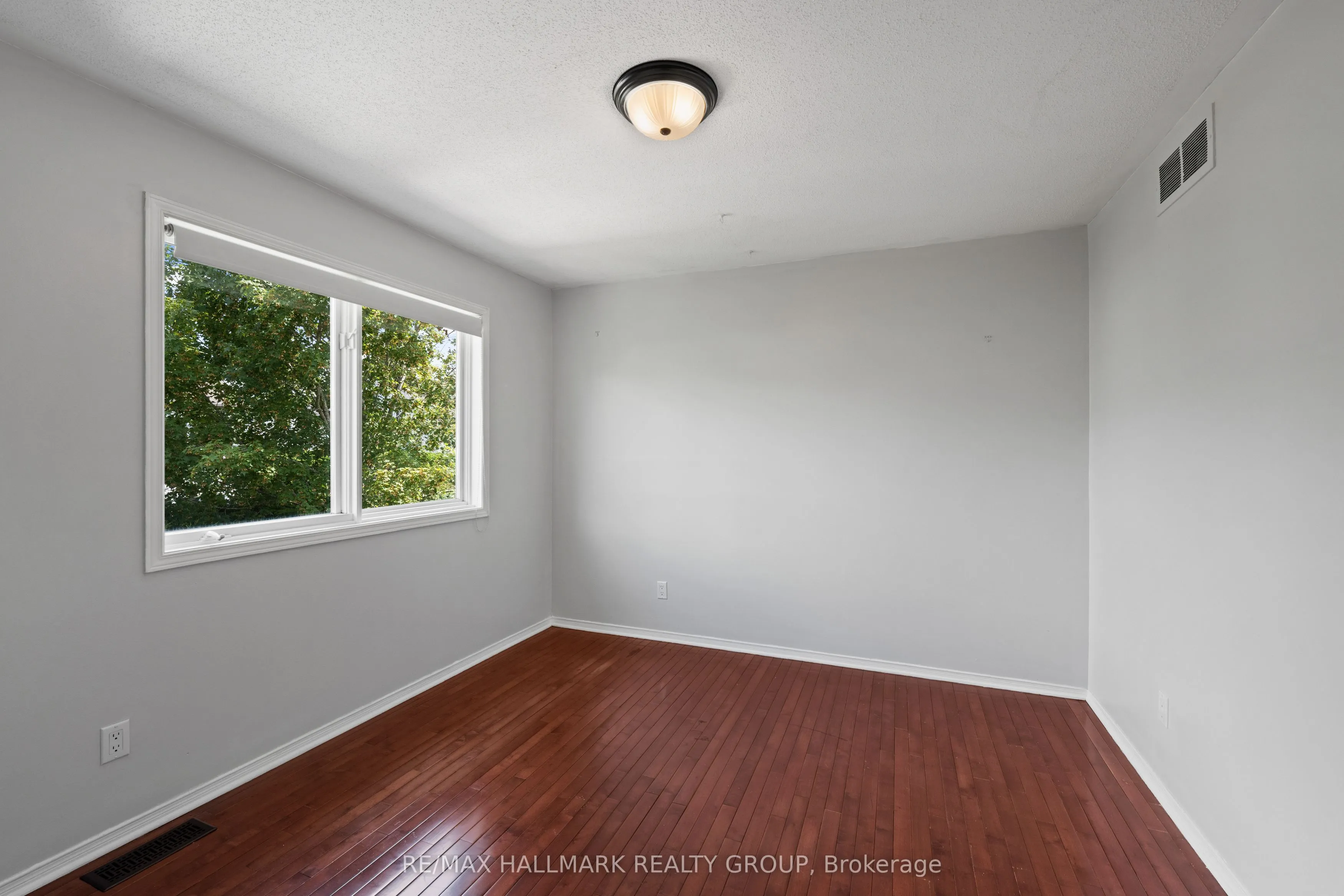 2104 Sandy Oaks Drive
