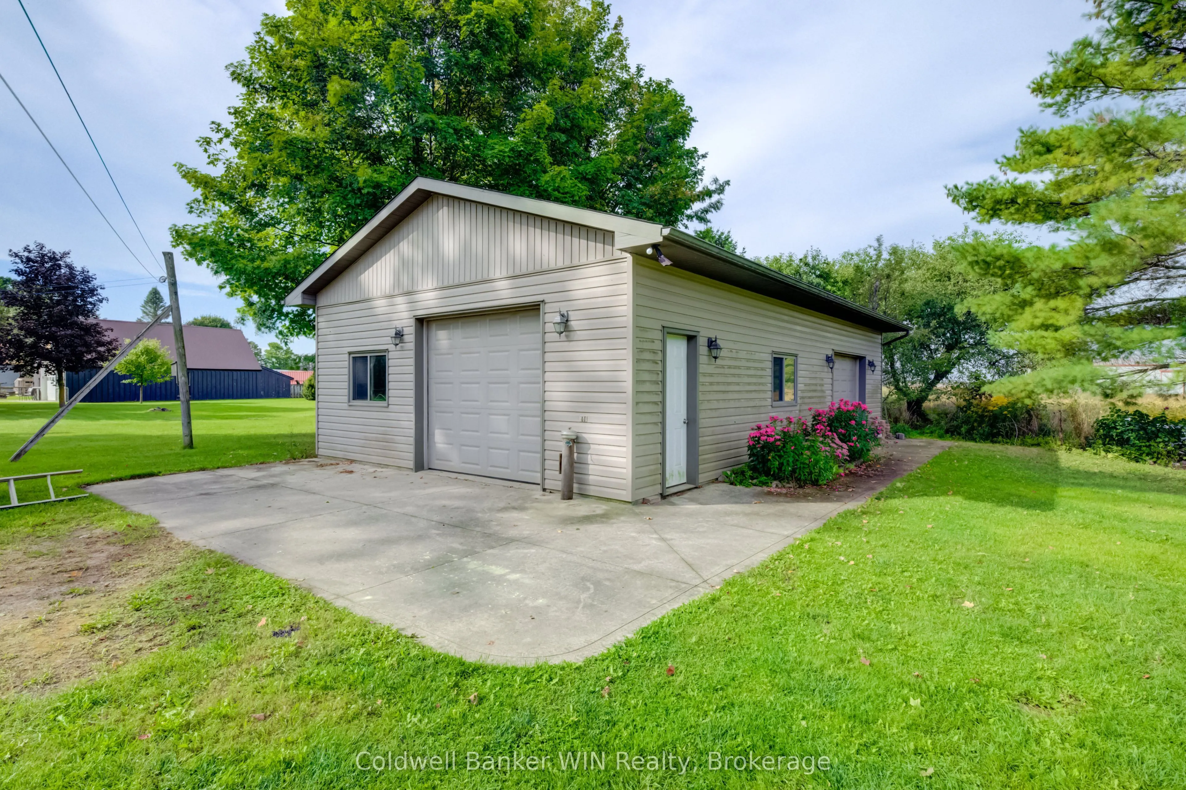 392172 Grey Road 109