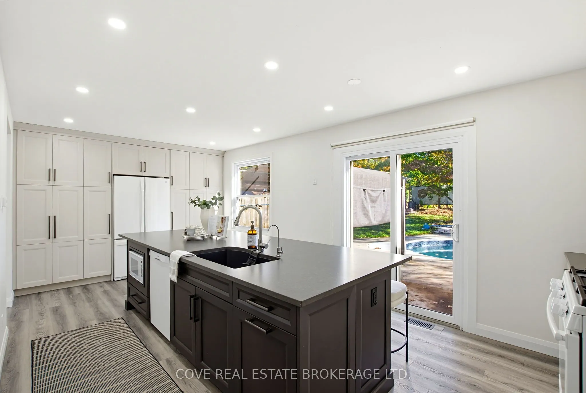 57 Lloyd Manor Crescent