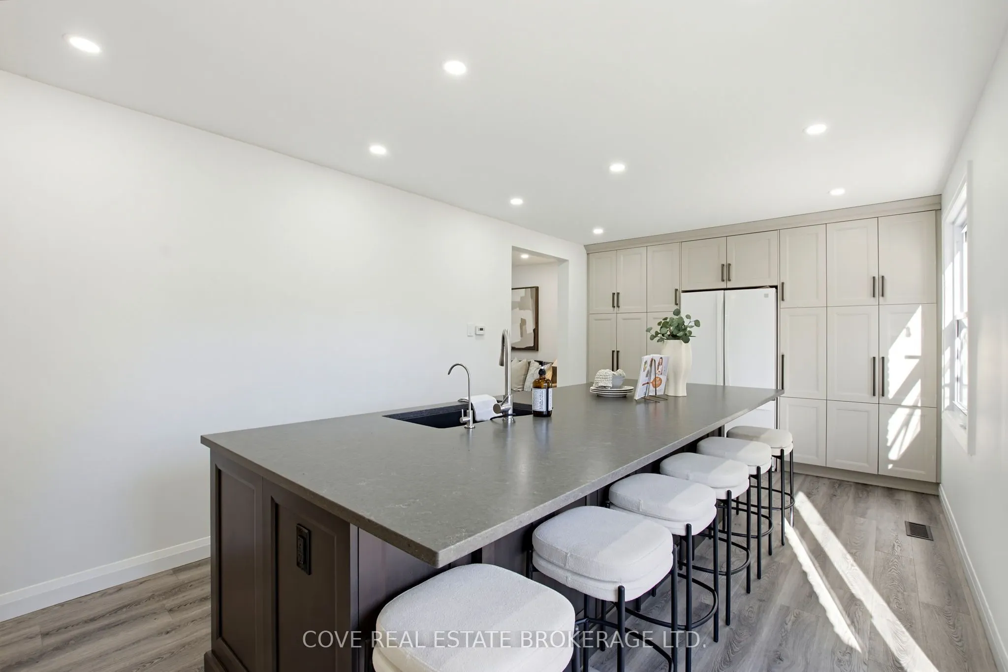 57 Lloyd Manor Crescent