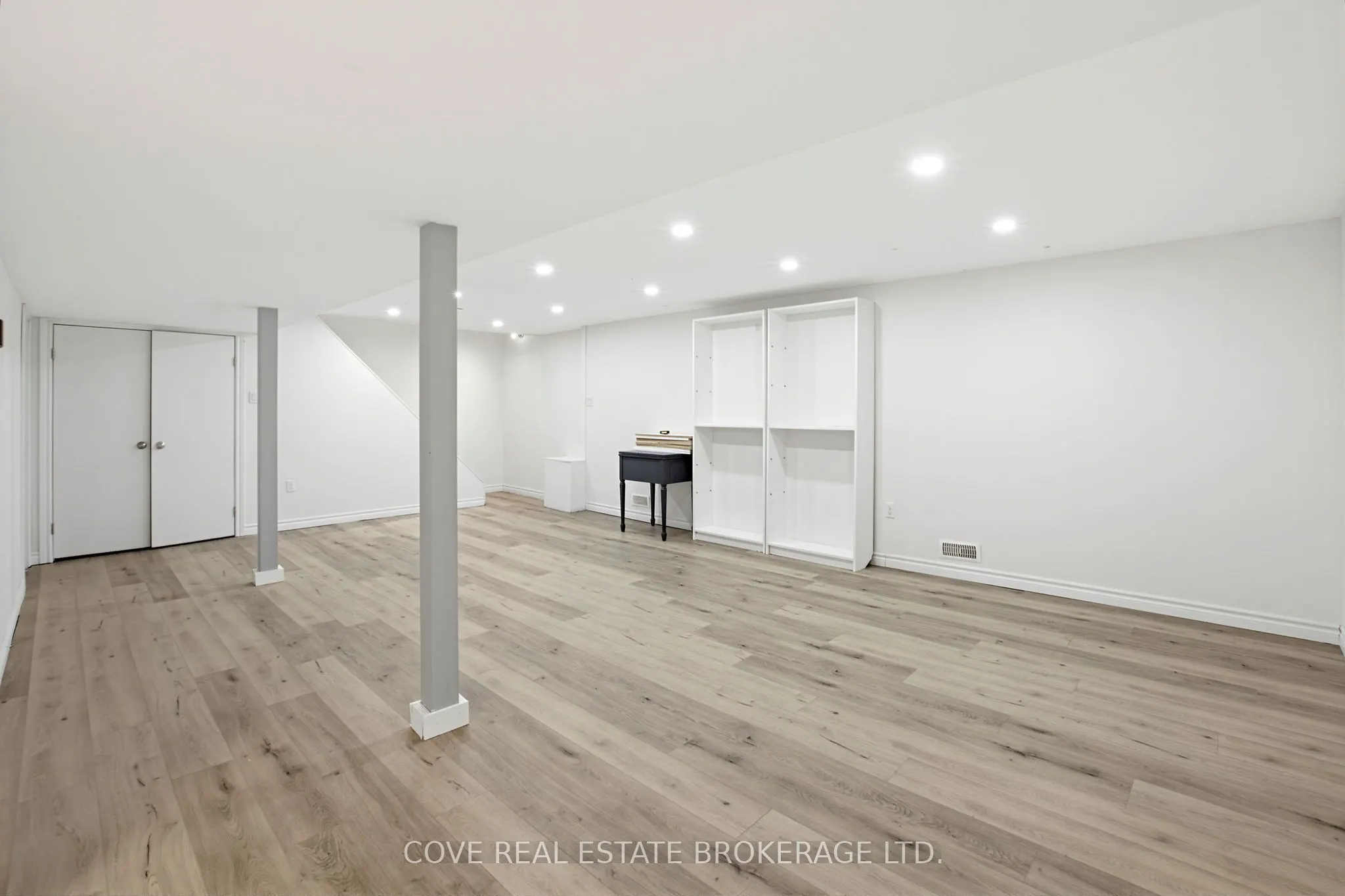 57 Lloyd Manor Crescent