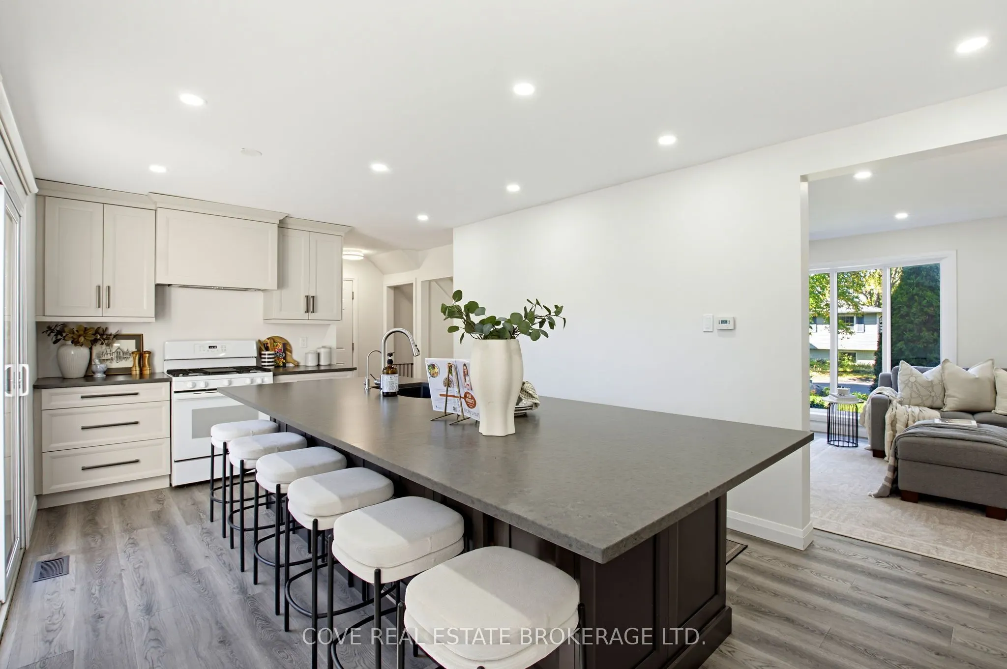 57 Lloyd Manor Crescent