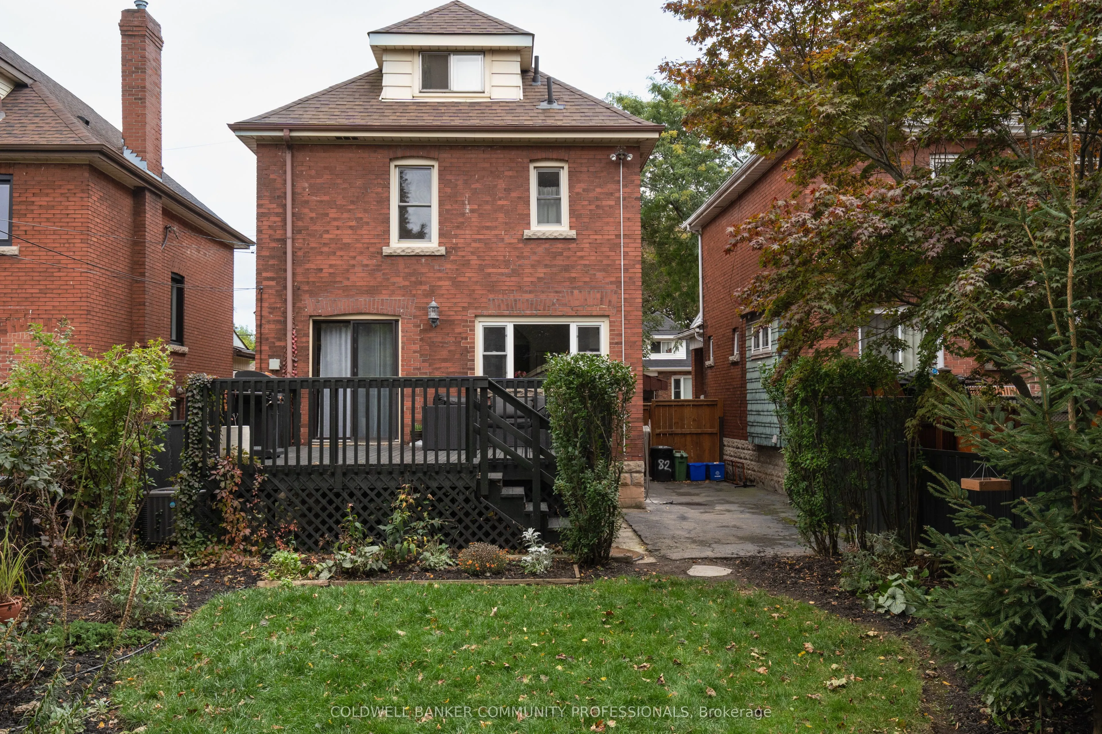 82 Province Street S