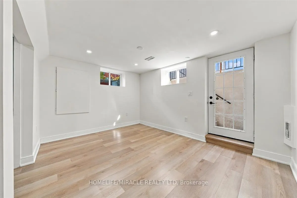 15 Meadow Road