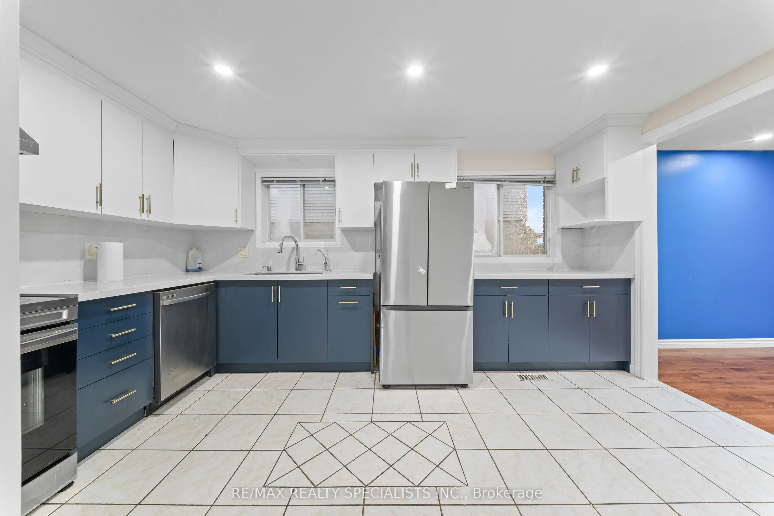 110 Steeles Crescent