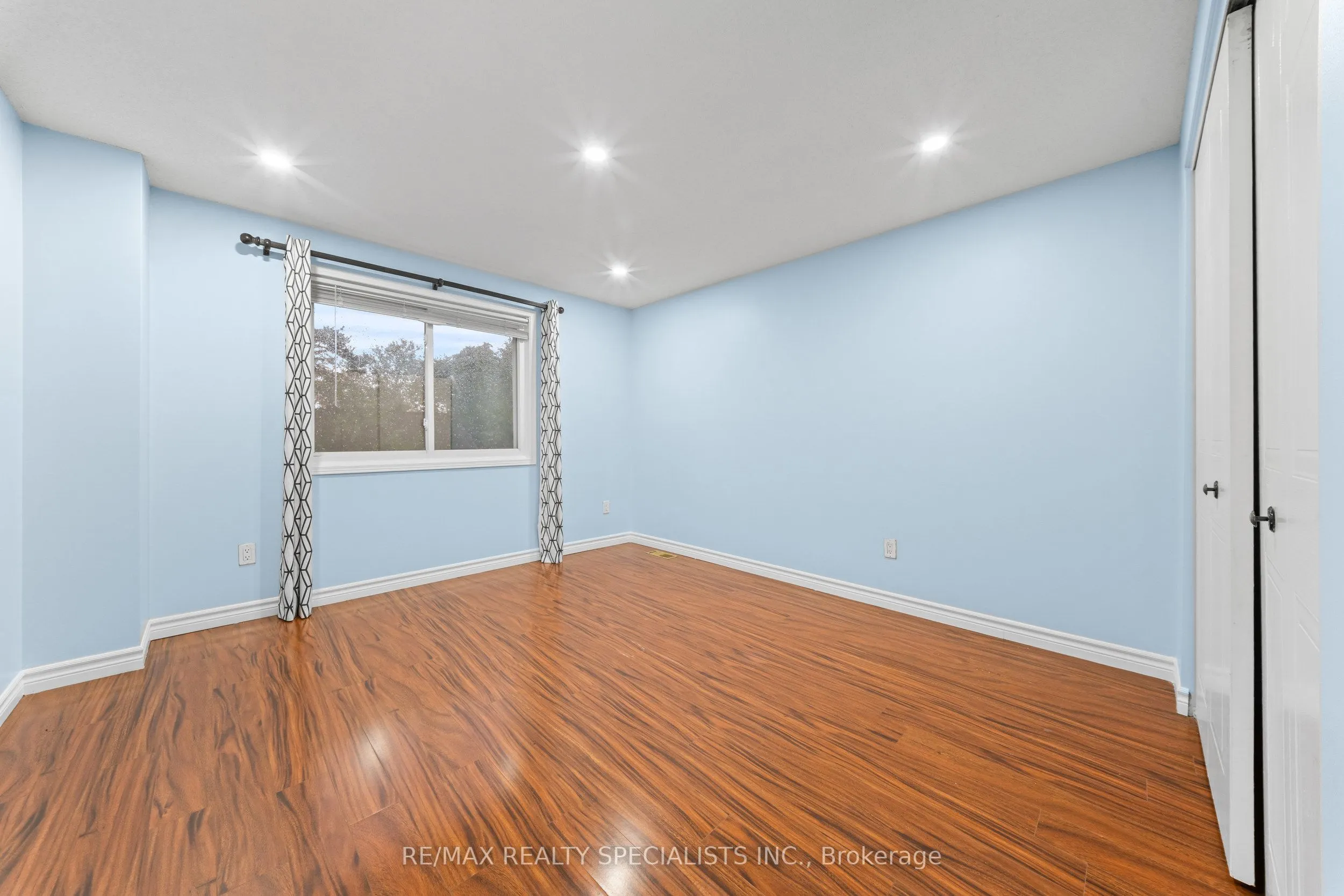 110 Steeles Crescent