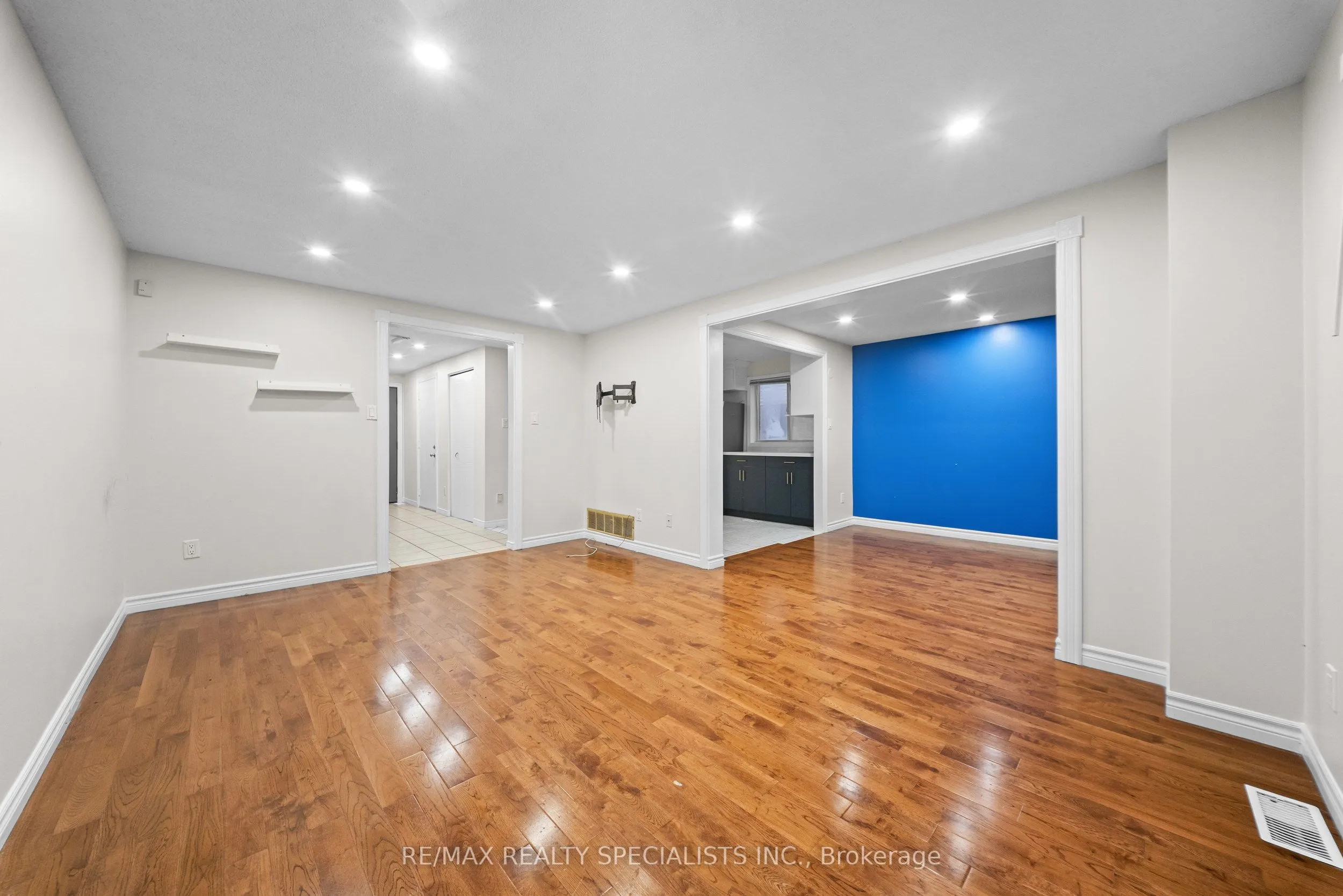 110 Steeles Crescent