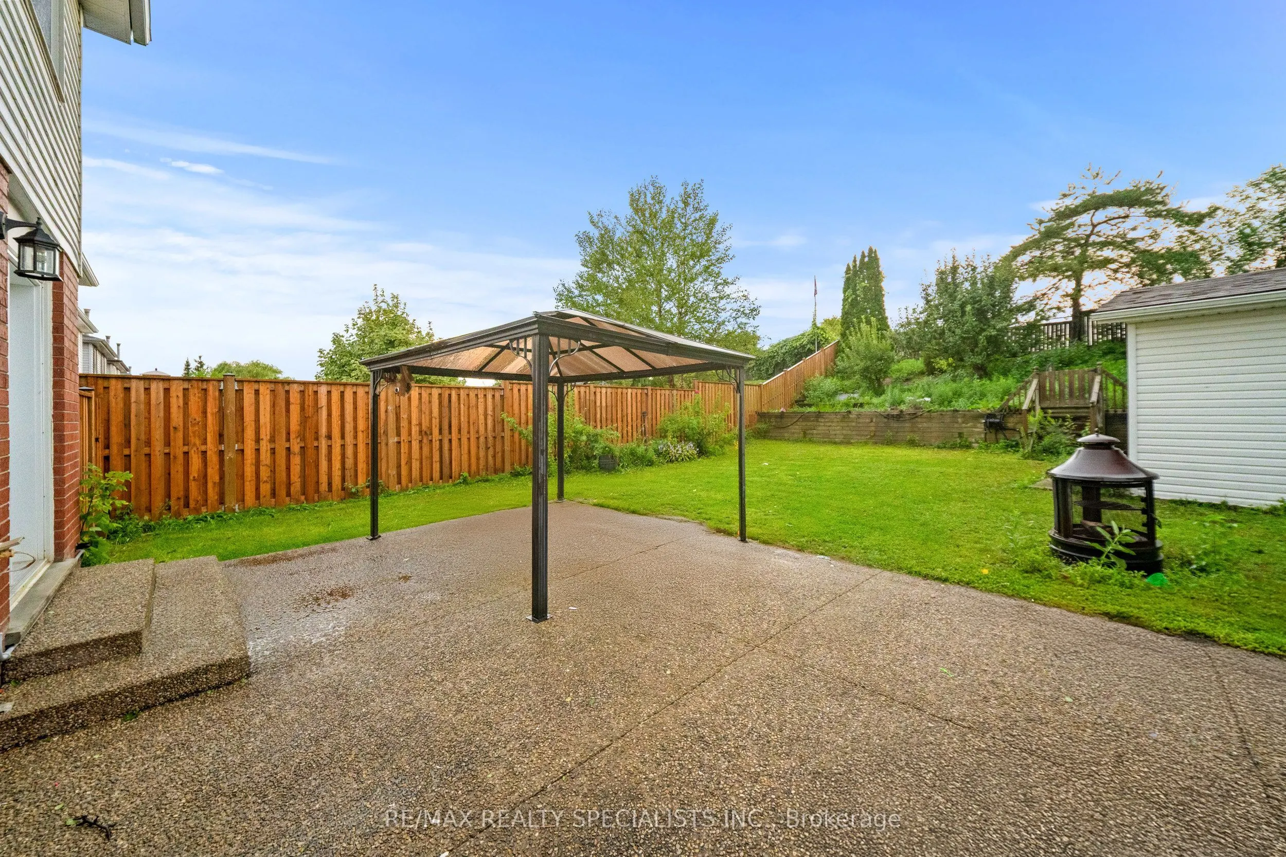110 Steeles Crescent