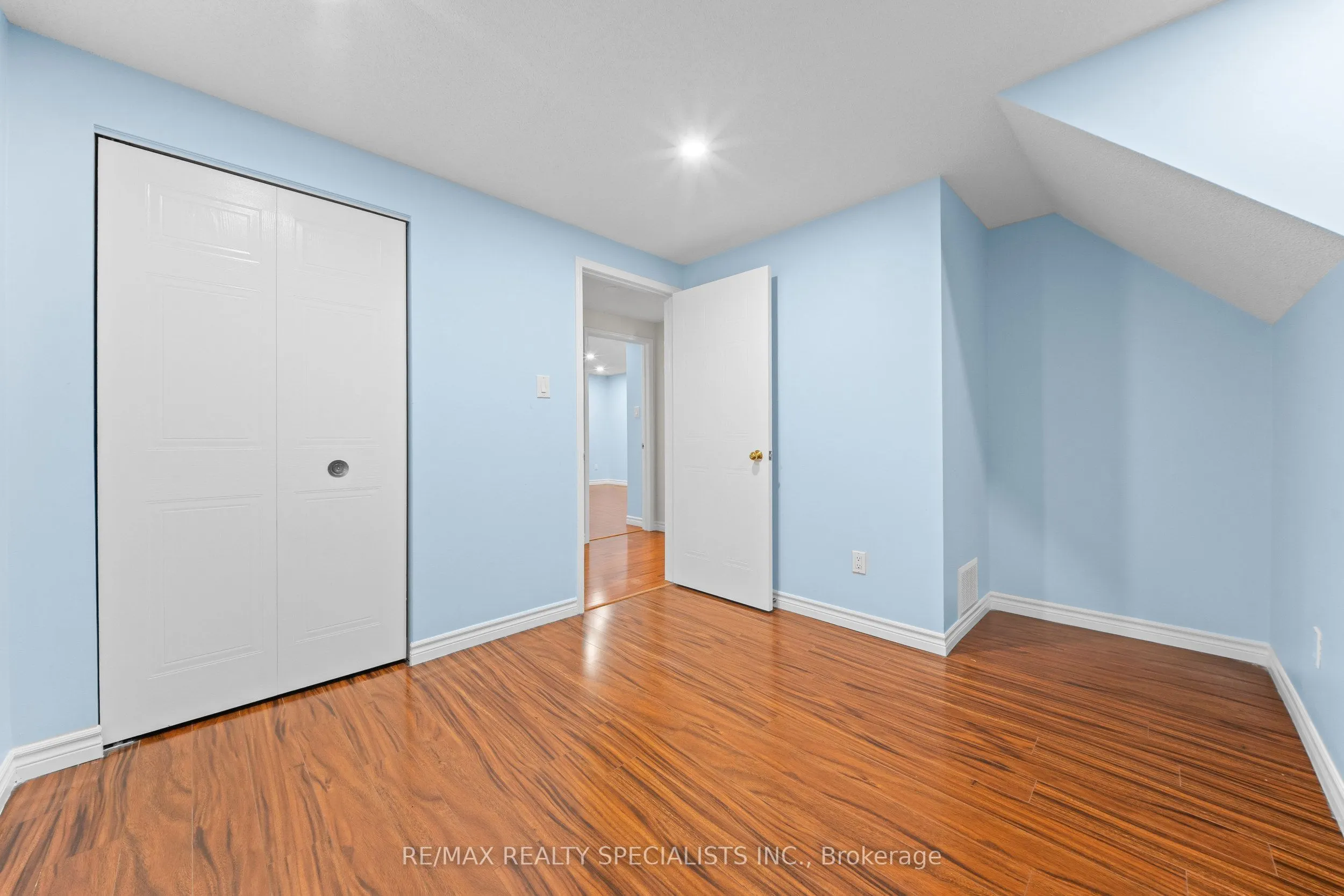 110 Steeles Crescent