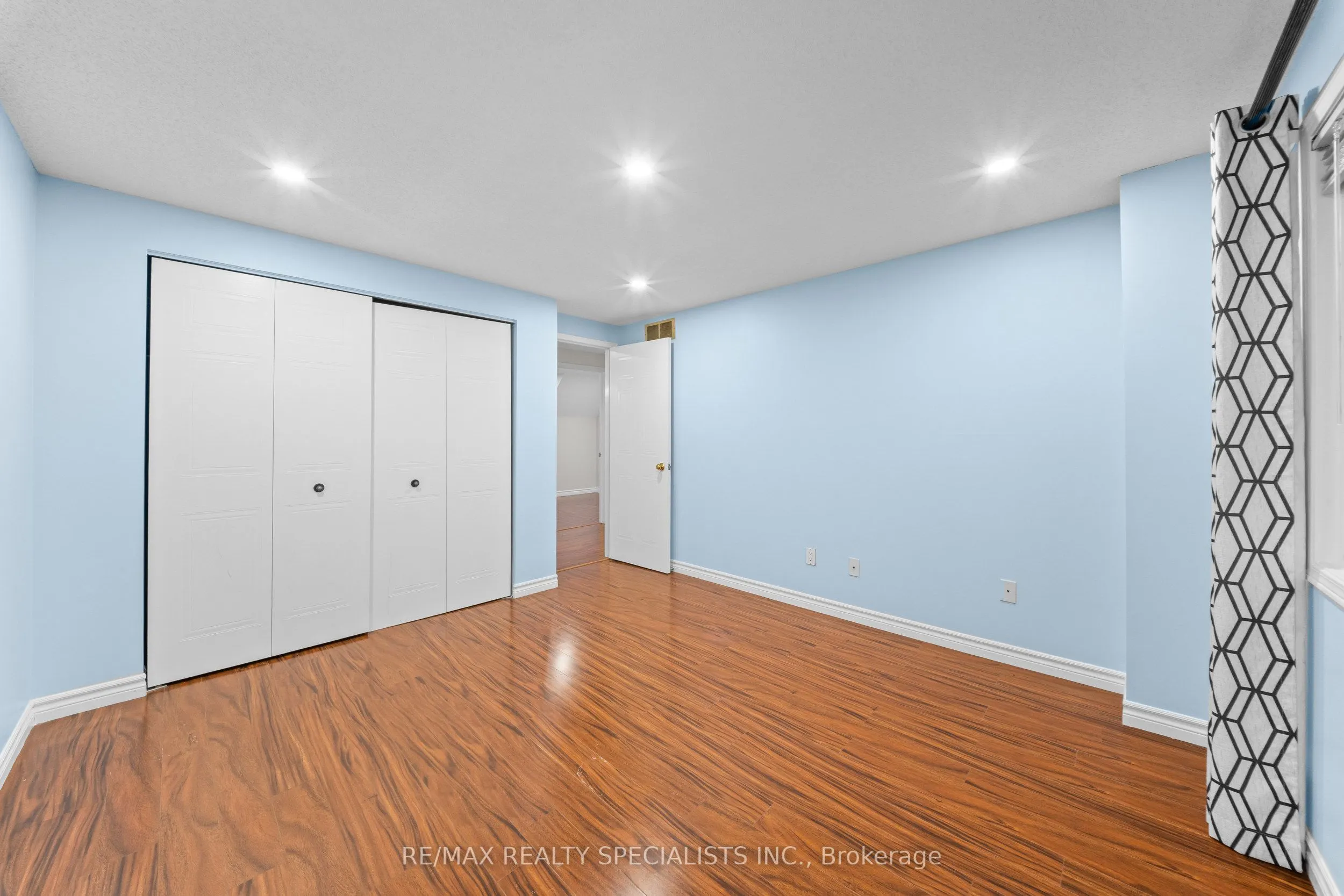 110 Steeles Crescent