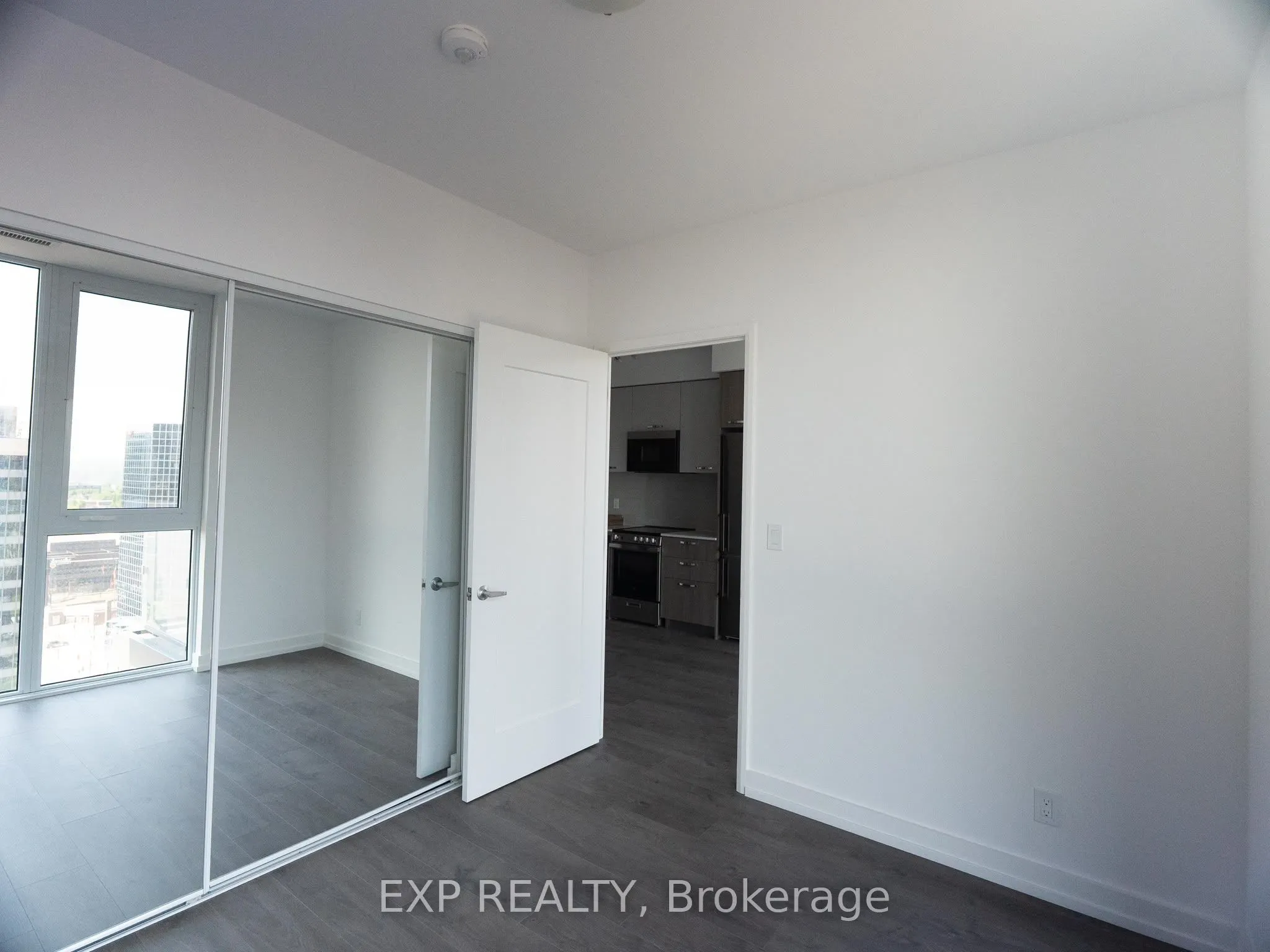 75 James Street S #1604