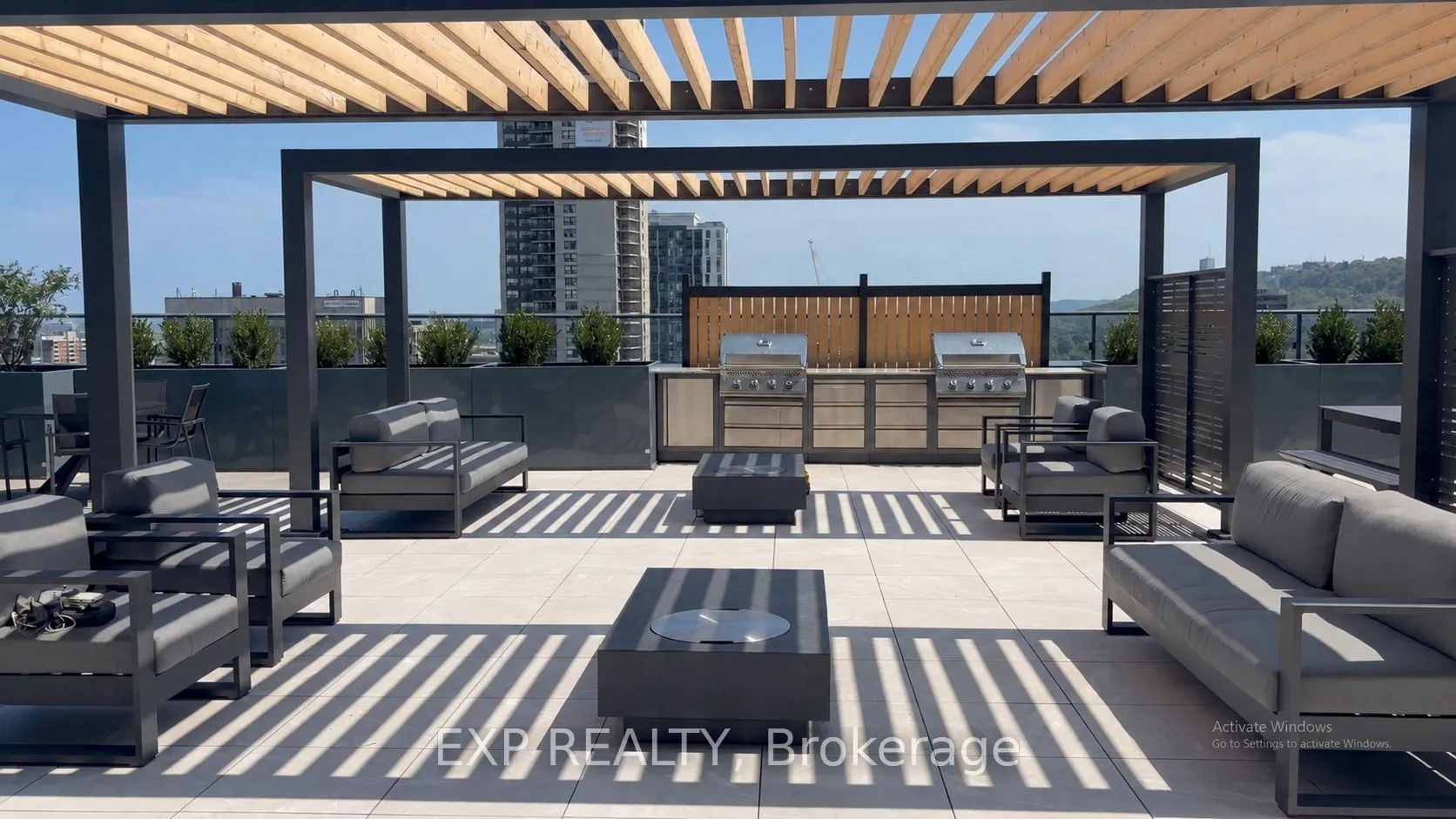 75 James Street S #1604