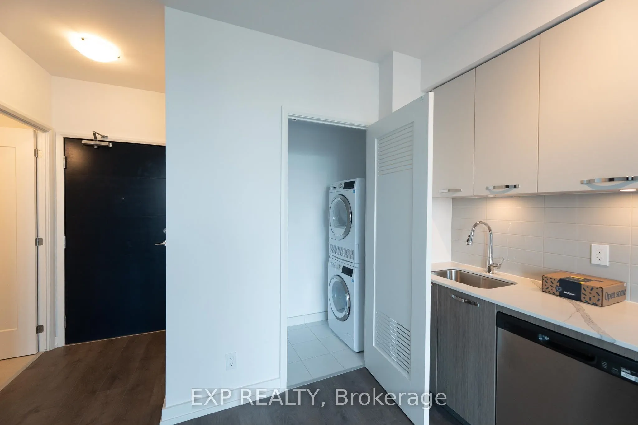 75 James Street S #1604