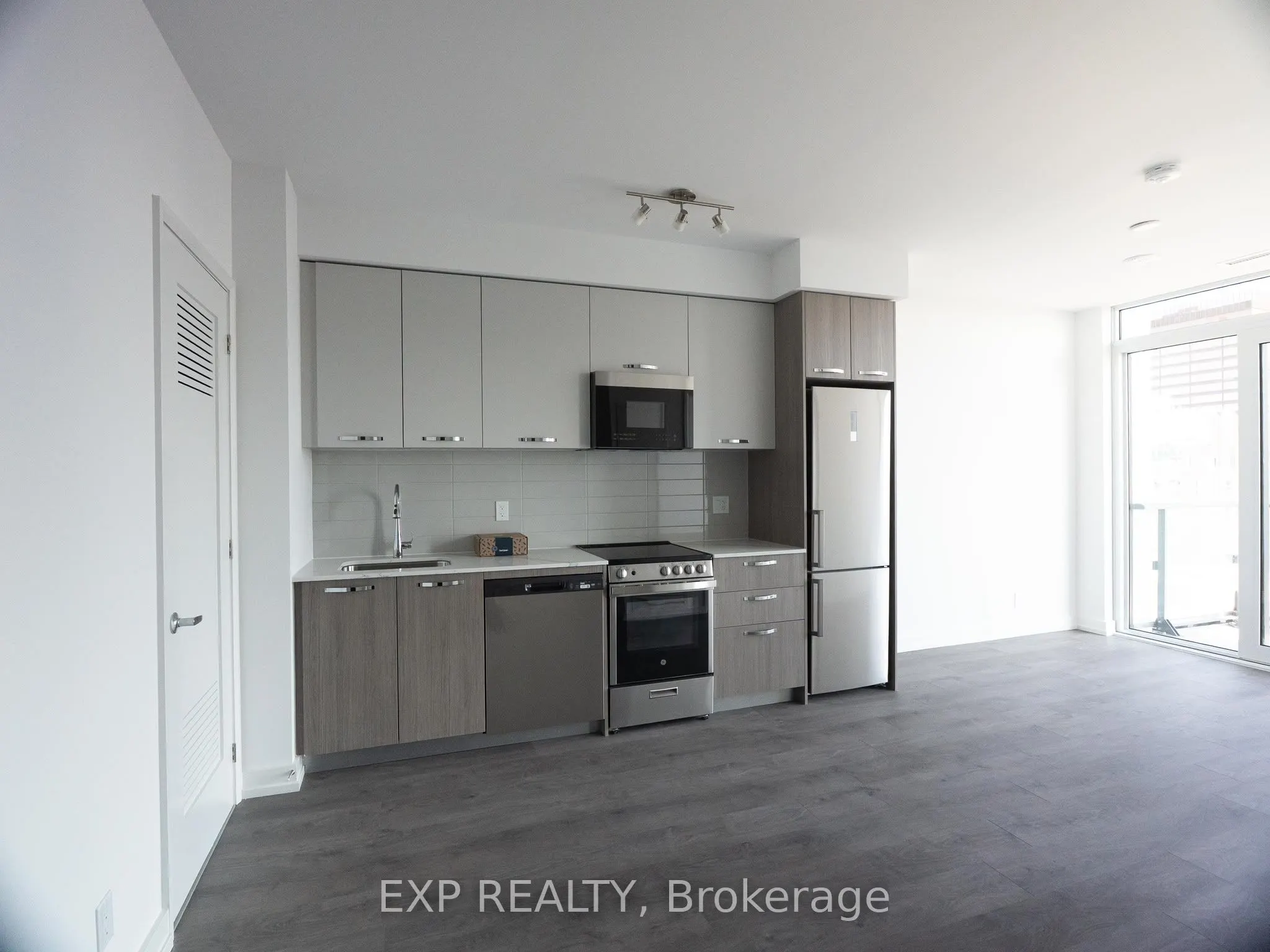 75 James Street S #1604