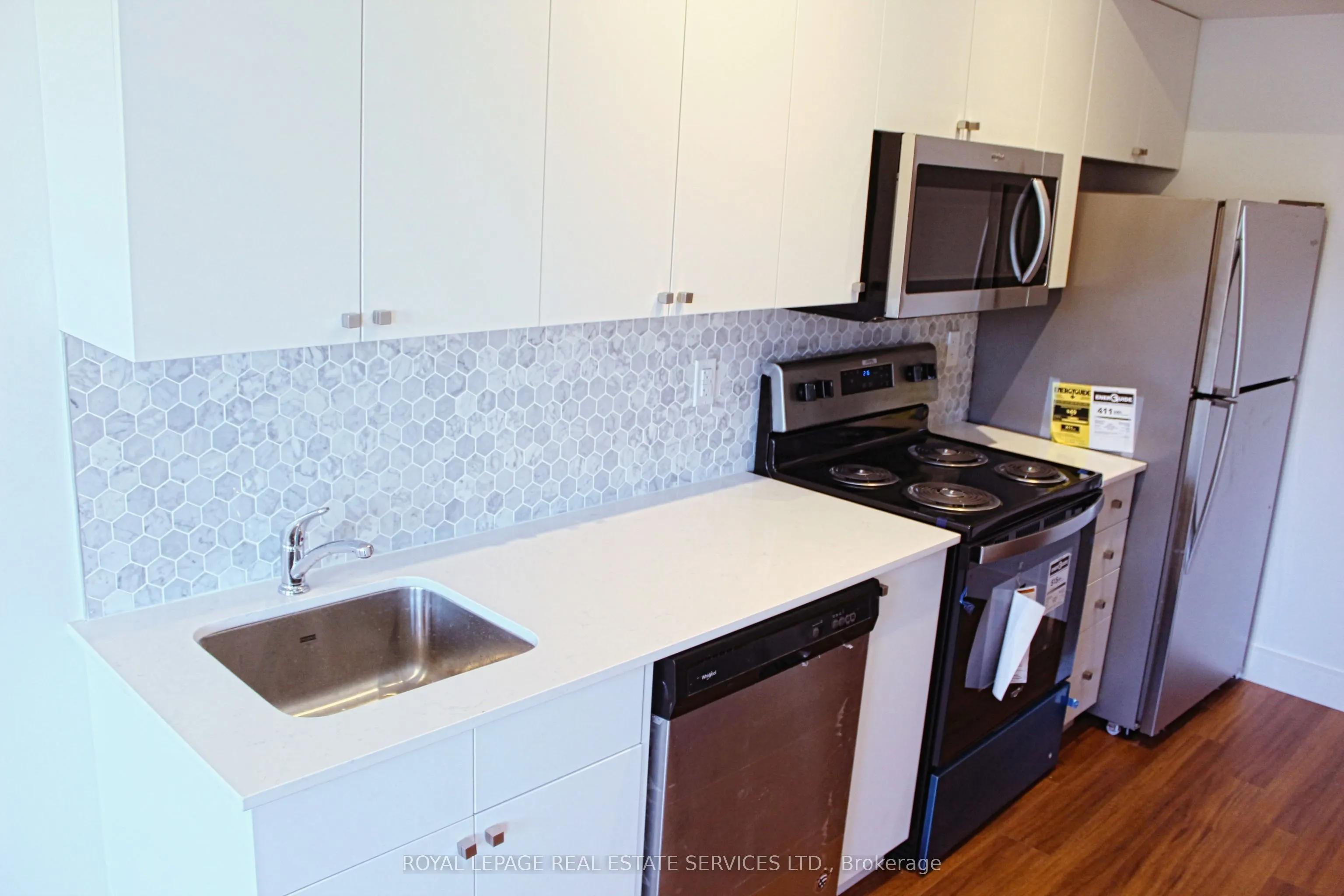 1 Wellington Street #402
