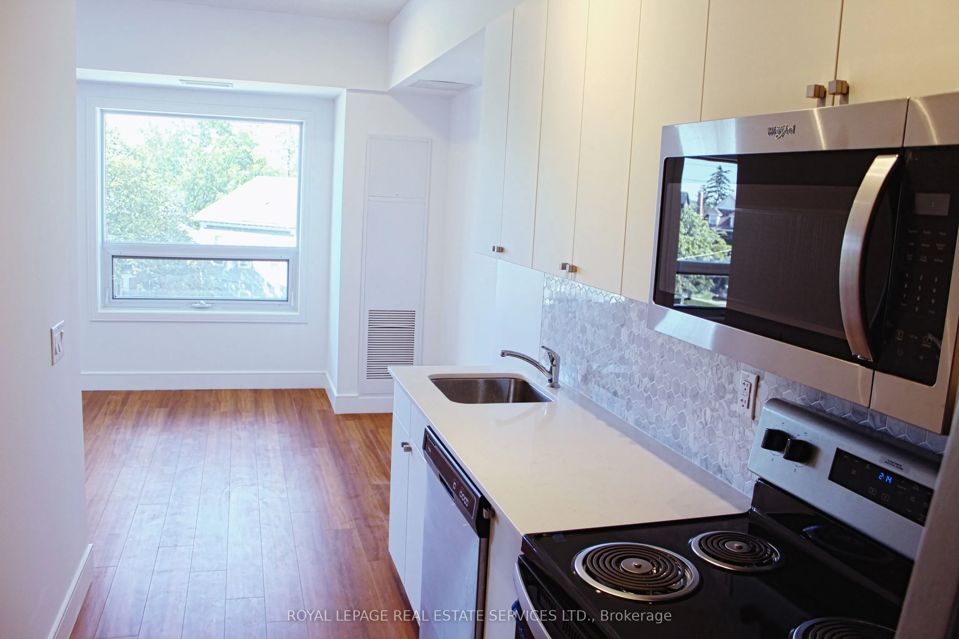 1 Wellington Street #402