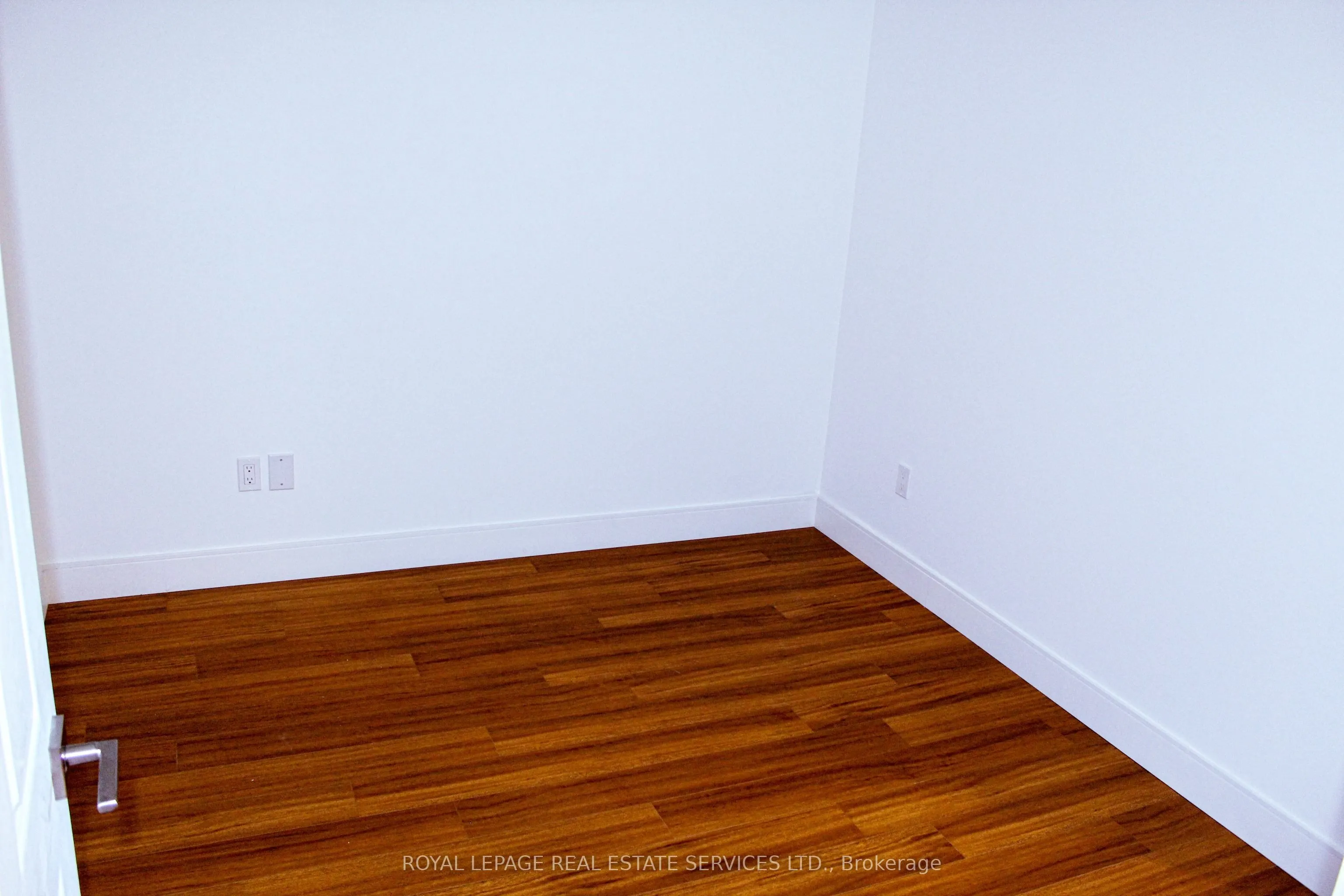 1 Wellington Street #402