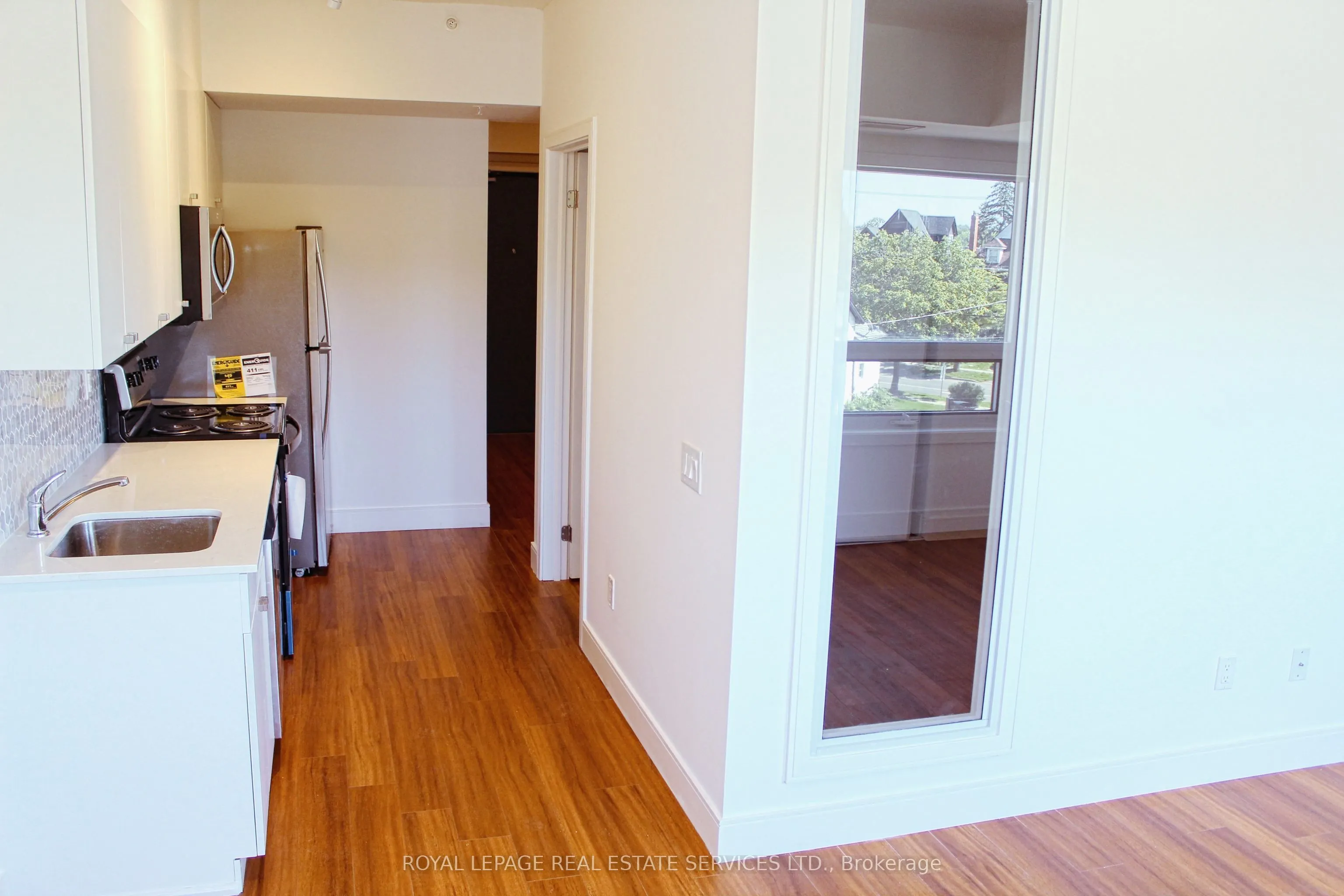 1 Wellington Street #402