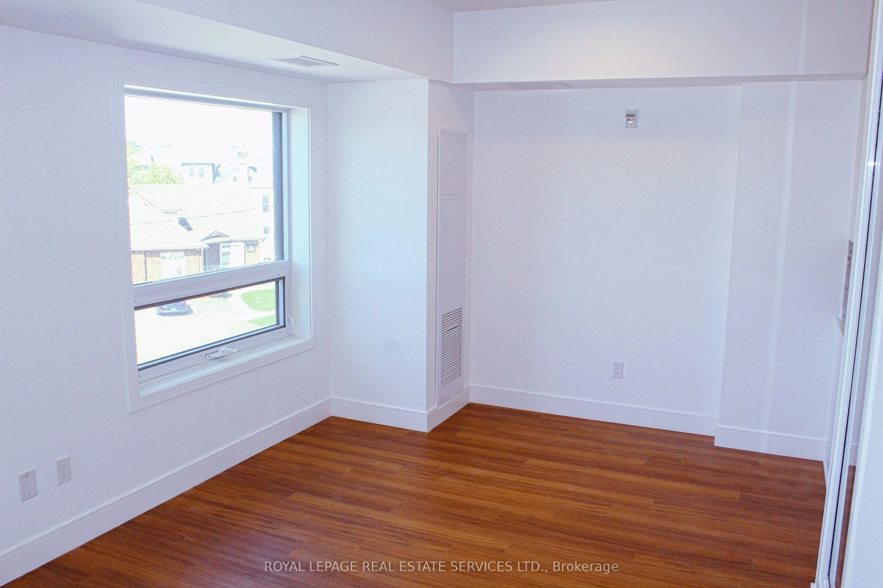 1 Wellington Street #402