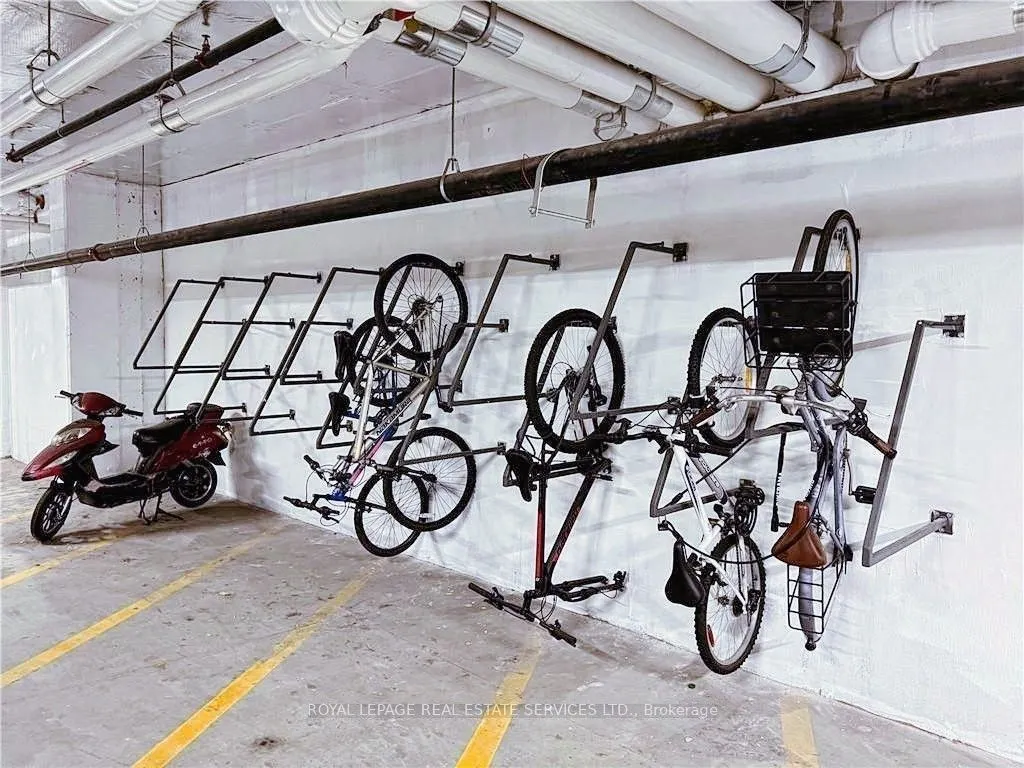 1 Wellington Street #402
