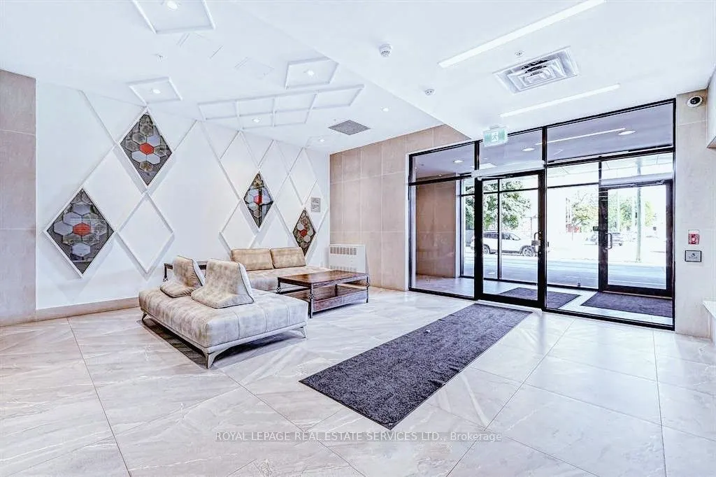 1 Wellington Street #402