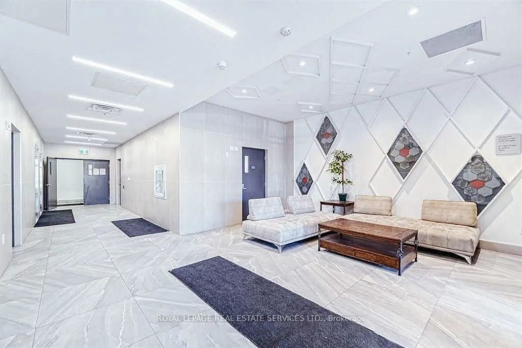 1 Wellington Street #402