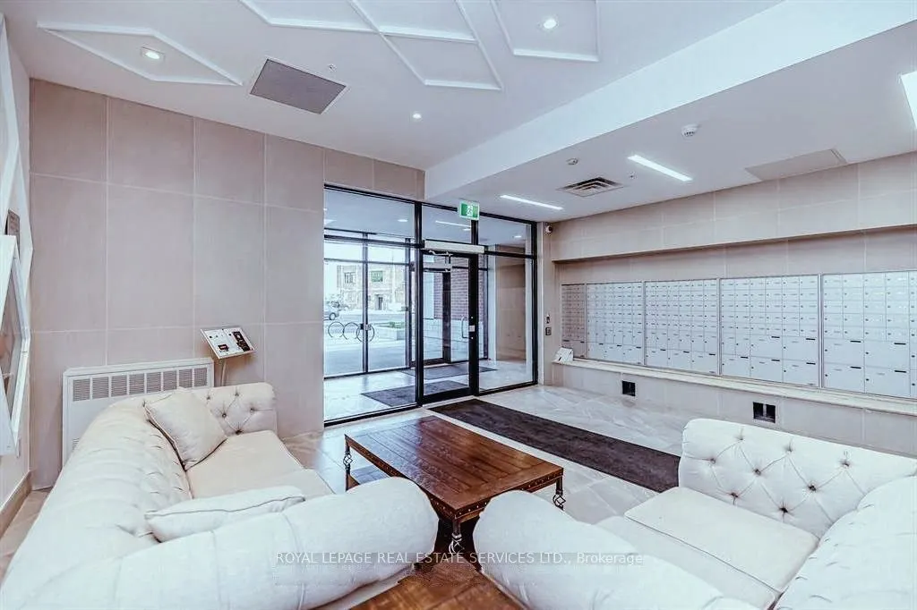 1 Wellington Street #402